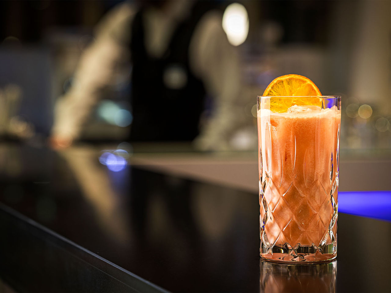 El Aqua Bar & Lounge, del Hotel 4 Estrellas en Berlín, es un espacio donde puedes pedir cócteles o zumos variados