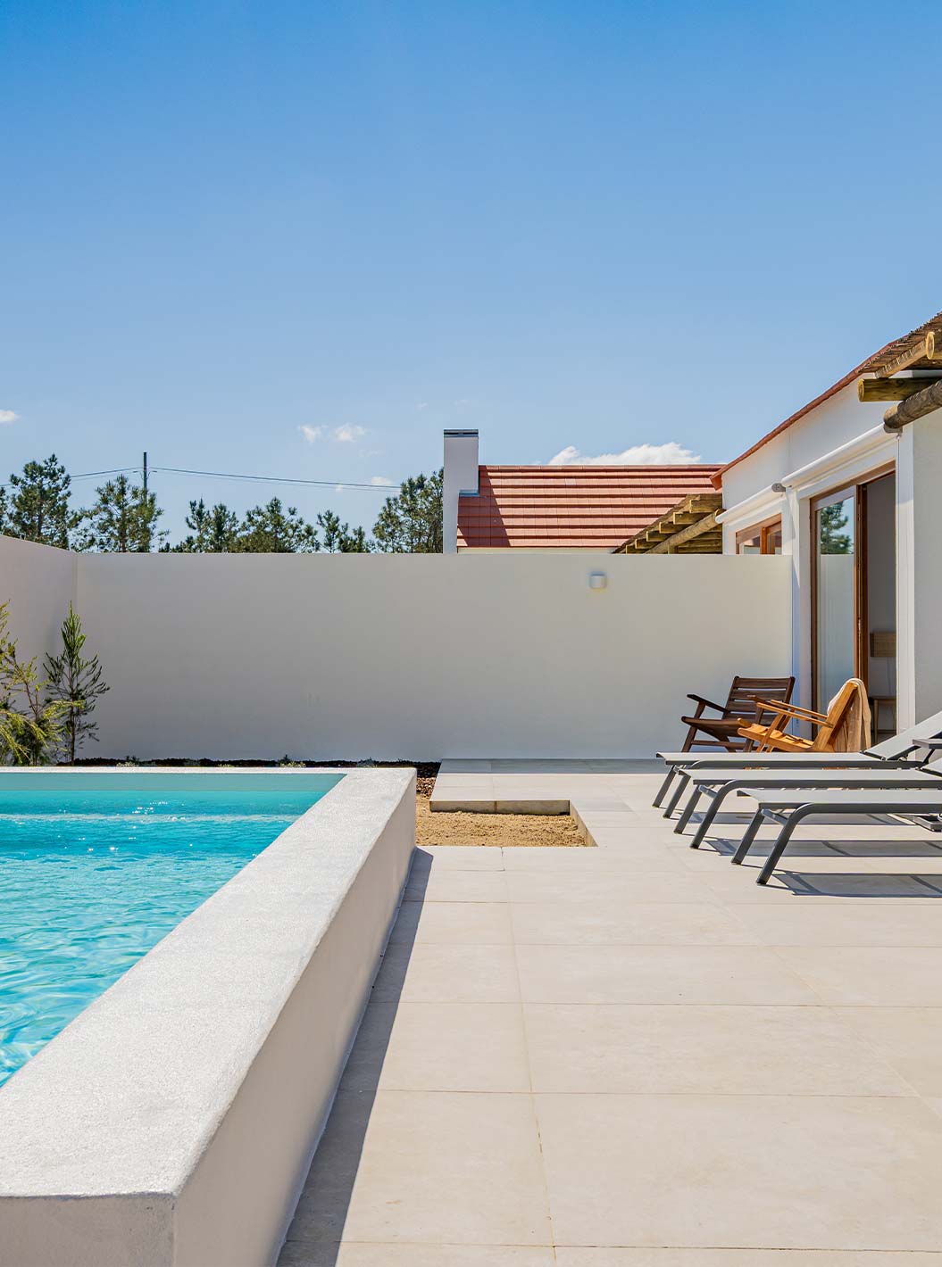 Die Premium Green Villa im Pestana Comporta Village Residences verfügt über einen Pool, Sonnenliegen und eine Außenpergola