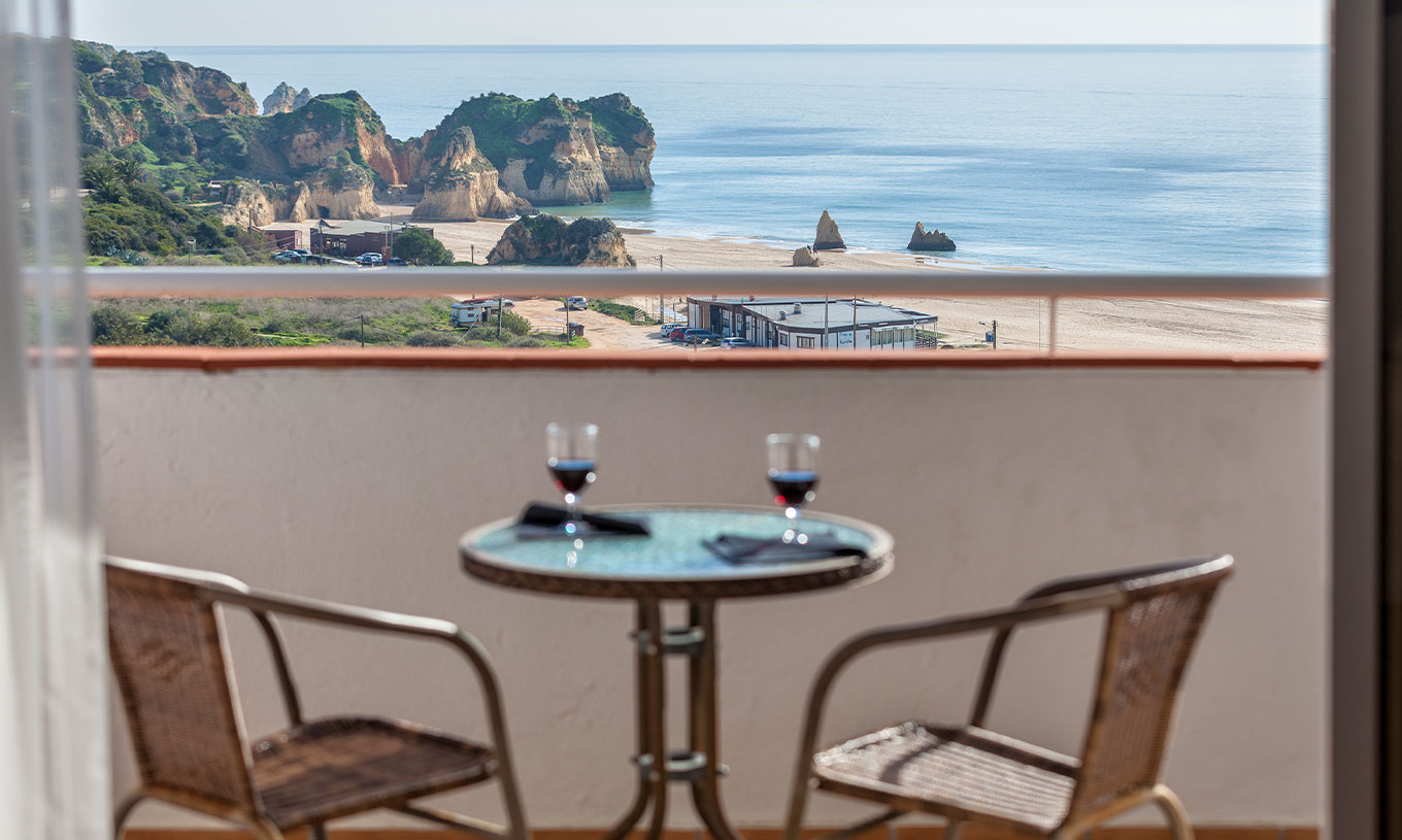 Das Studio Meerblick des Pestana Alvor Atlântico hat eine Terrasse mit Meerblick, Tisch und Stühle