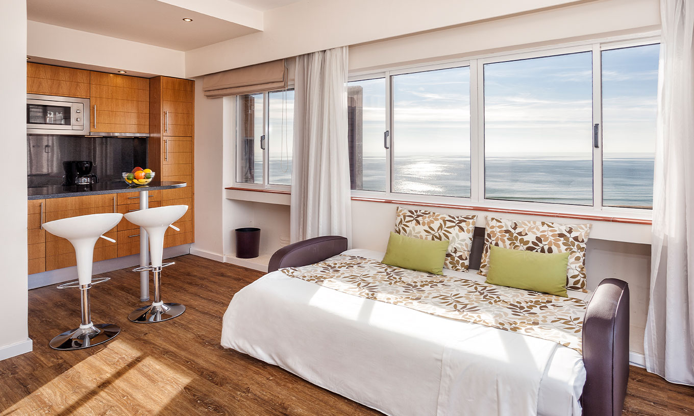 Das Meerblickstudio des Pestana Alvor Atlântico ist mit einer Küchenzeile mit Meerblick ausgestattet