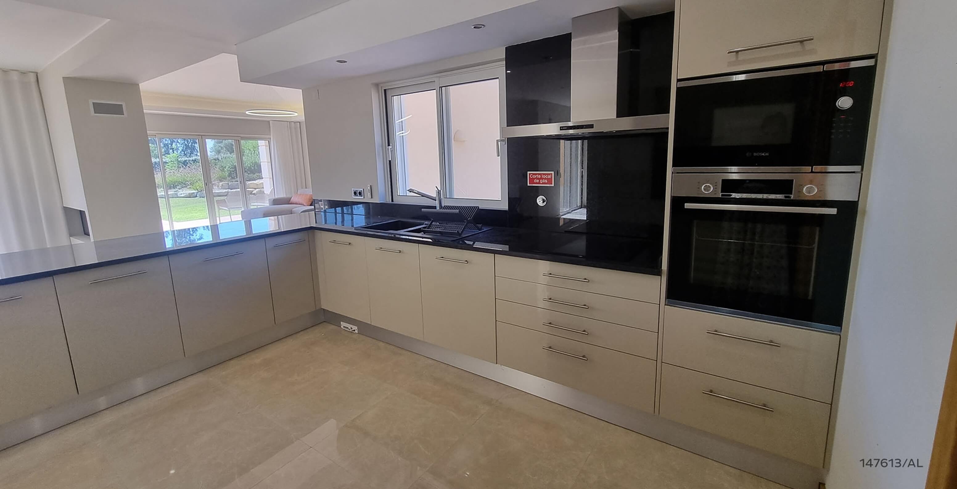 Die Villa Pestana Carvoeiro Golf V5 Superior hat eine moderne Küche mit Geräten
