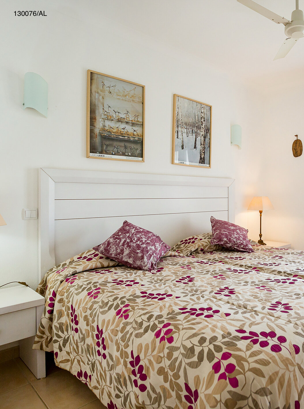 Die Wohnung Pestana Carvoeiro Golf T2 Standard hat ein Doppelbett mit zwei Nachttischen