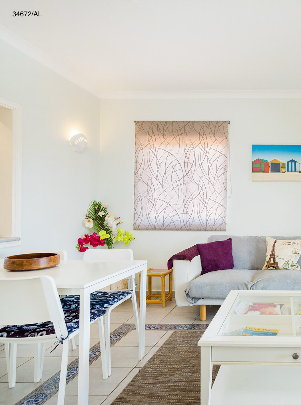 Die Wohnung Pestana Carvoeiro Golf T2 Superior hat ein Wohnzimmer mit Sofa, Esstisch und Stühlen