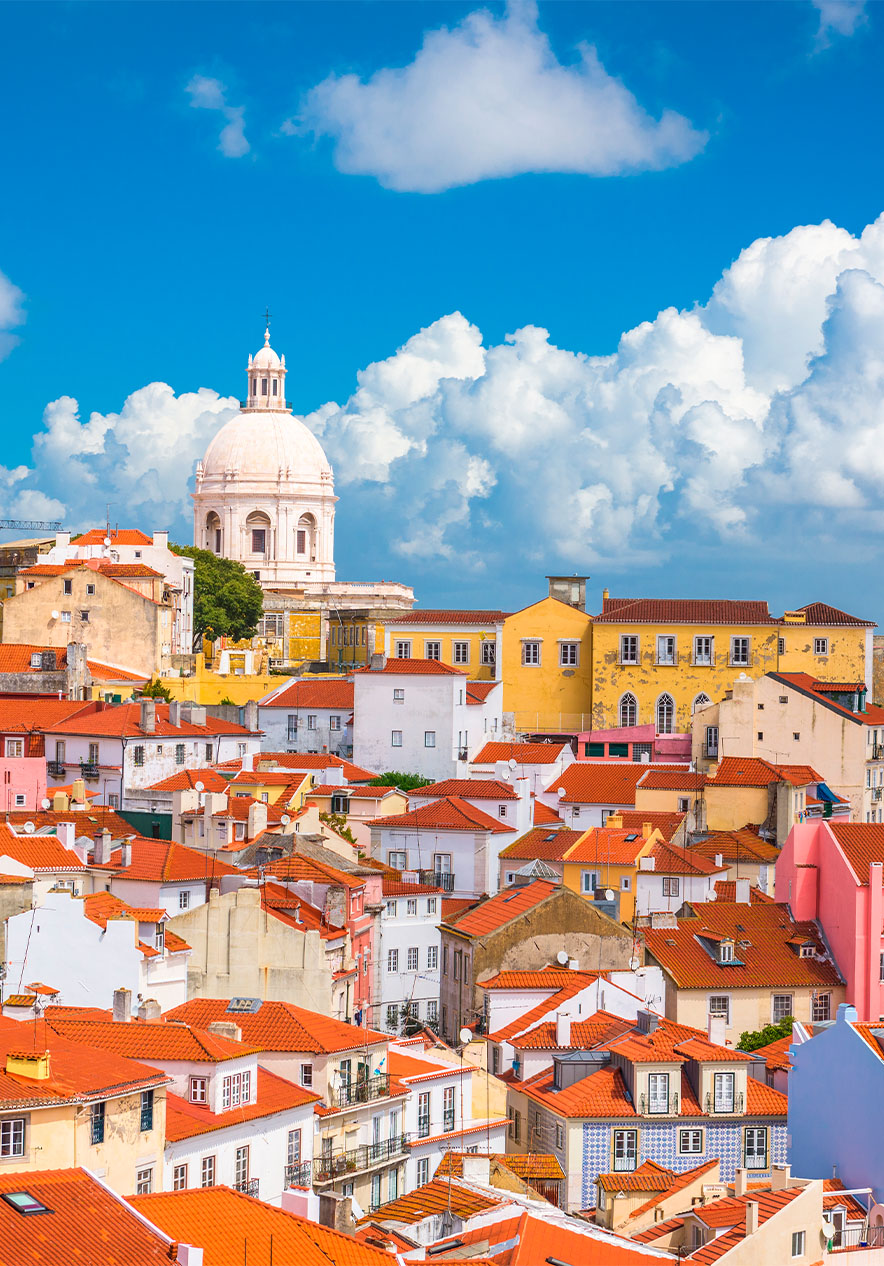 Alfama mit Blick über Dächer und Kuppel nahe Pousada Lisboa Praça do Comércio Hotel no Terreiro do Paço