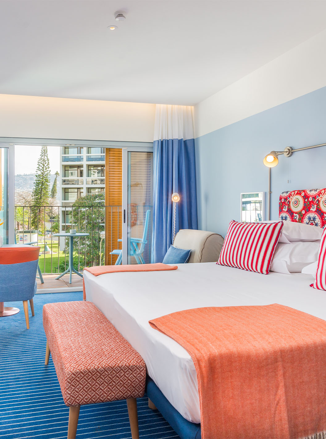 Das Deluxe-Studio im Pestana Casino Studios hat ein Doppelbett mit Kopfteil, Balkon und Fernseher