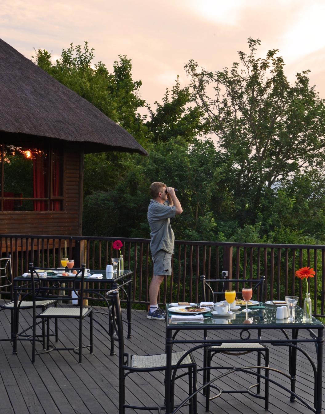 Pestana Kruger Lodge, ein 4-Sterne-Hotel im Kruger Park mit Terrasse, um Tiere zu beobachten