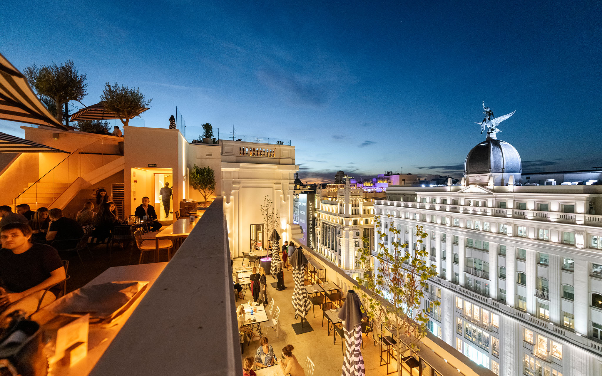 Panoramablick vom Pestana CR7 Gran Vía auf die ikonischen Gebäude der Gran Vía