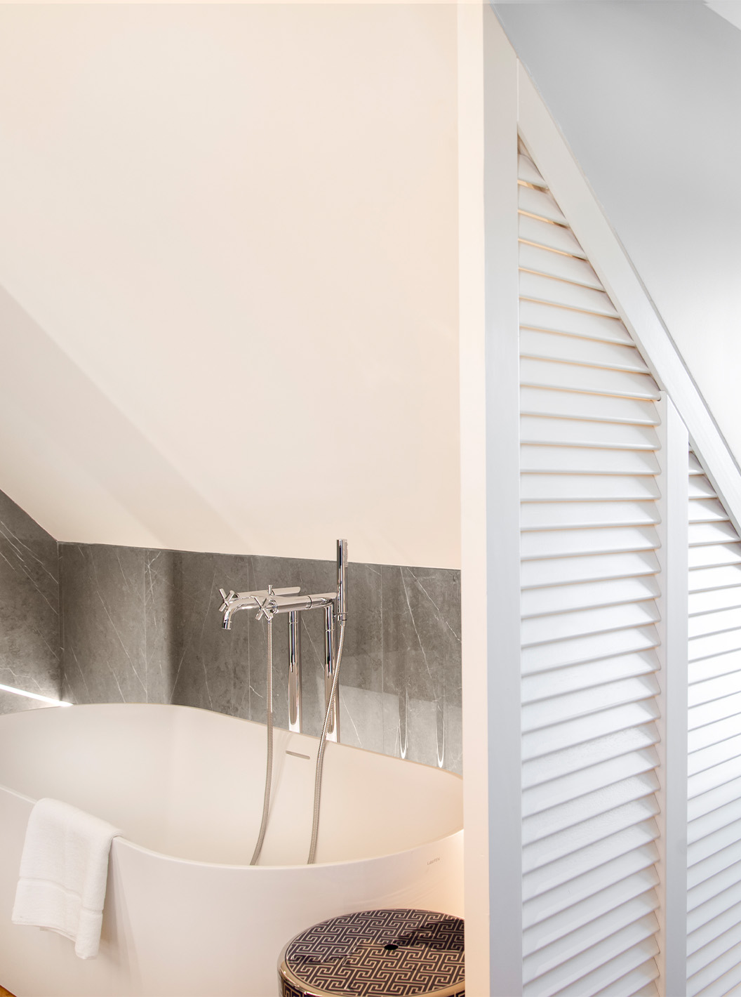 Die Suite Plaza Mayor hat ein Bad mit Badewanne und Fenster zur Plaza Mayor 