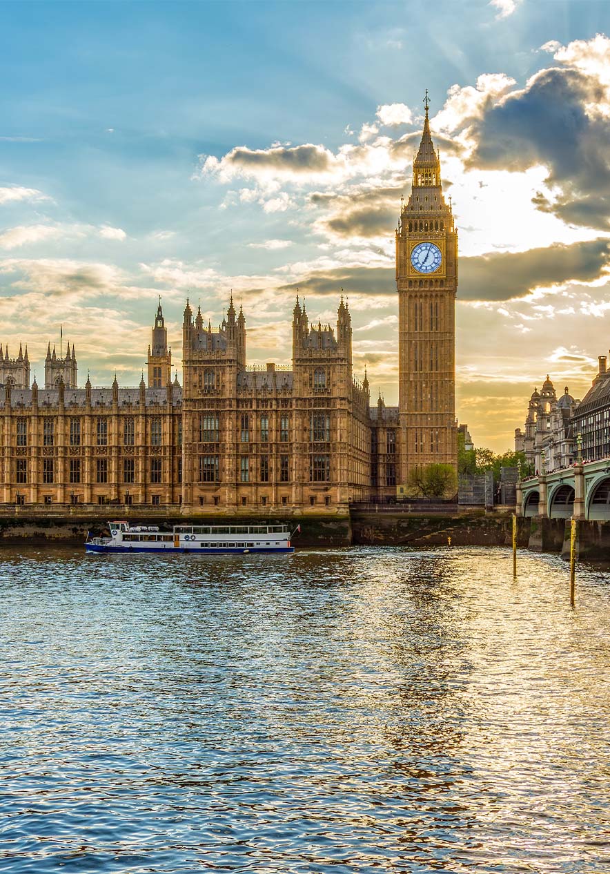 Westminster mit Big Ben an der Themse bei Sonnenuntergang nahe Pestana Chelsea Bridge, Hotel 4 Estrelas em Londres