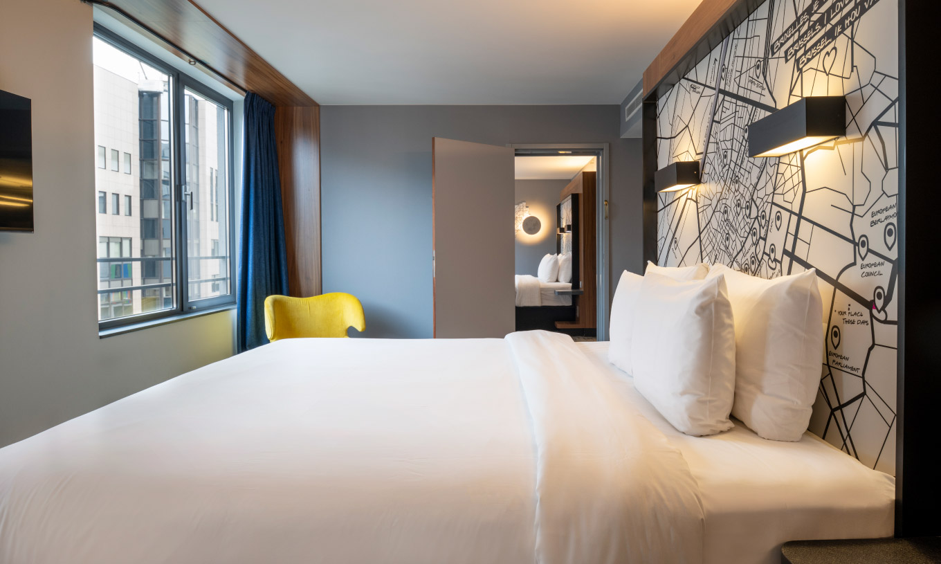 The Family at Pestana Brussels Schuman has a double bed, a window, and a bathroom