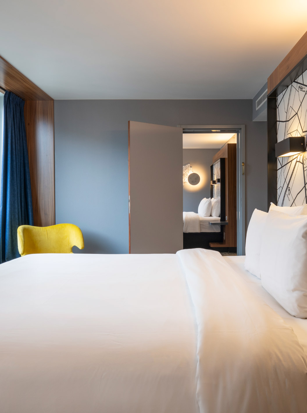 The Family at Pestana Brussels Schuman has a double bed, a window, and a bathroom