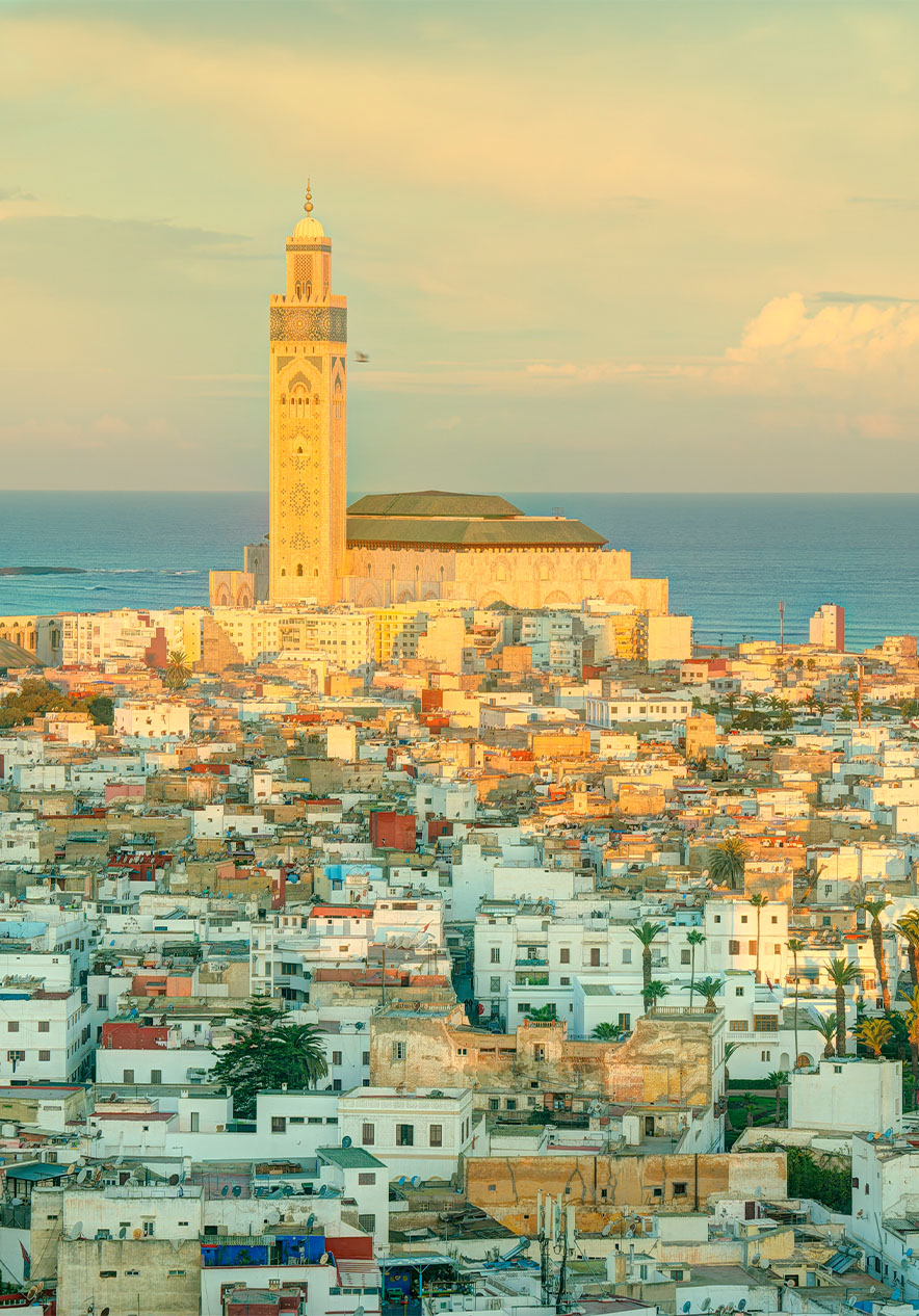 Old Medina near Pestana Casablanca, Hotel 4 Estrelas em Casablanca, Marrocos with Hassan II Mosque skyline