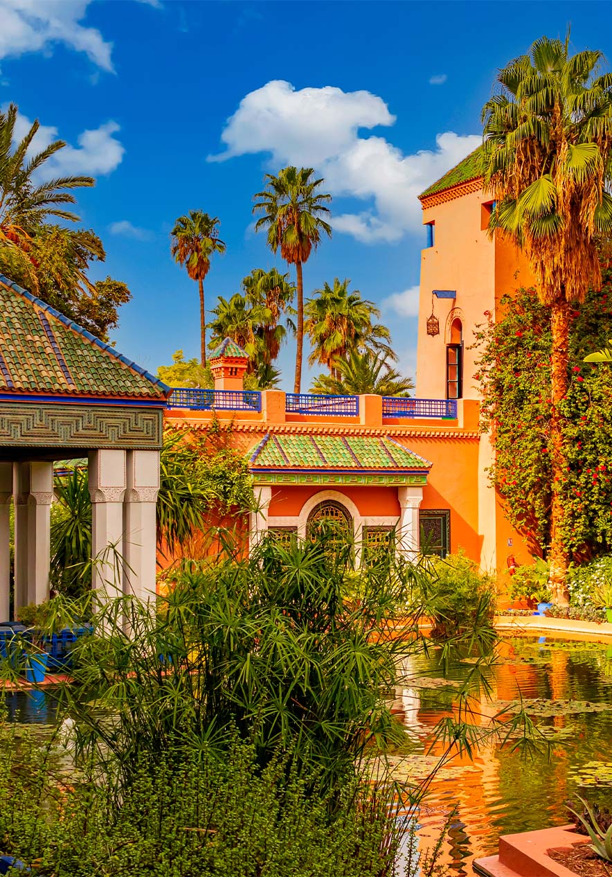Jardin Majorelle near Pestana CR7 Marrakech, Hotel no Centro de Marraquexe with palm trees and reflecting pools