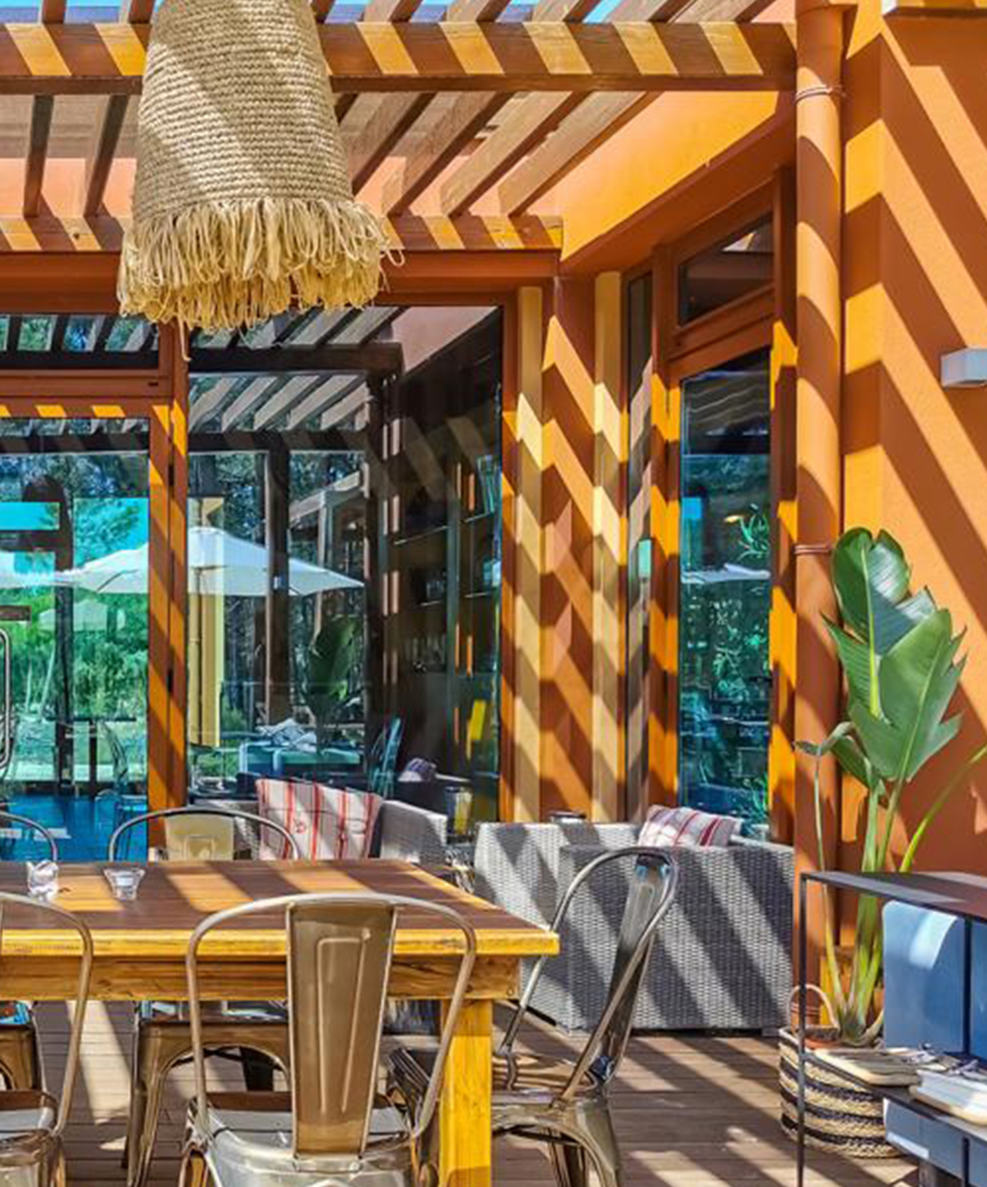 Grão de Bico restaurant at Pestana Tróia Eco Resort, a nice space with a terrace where you can relax in chairs