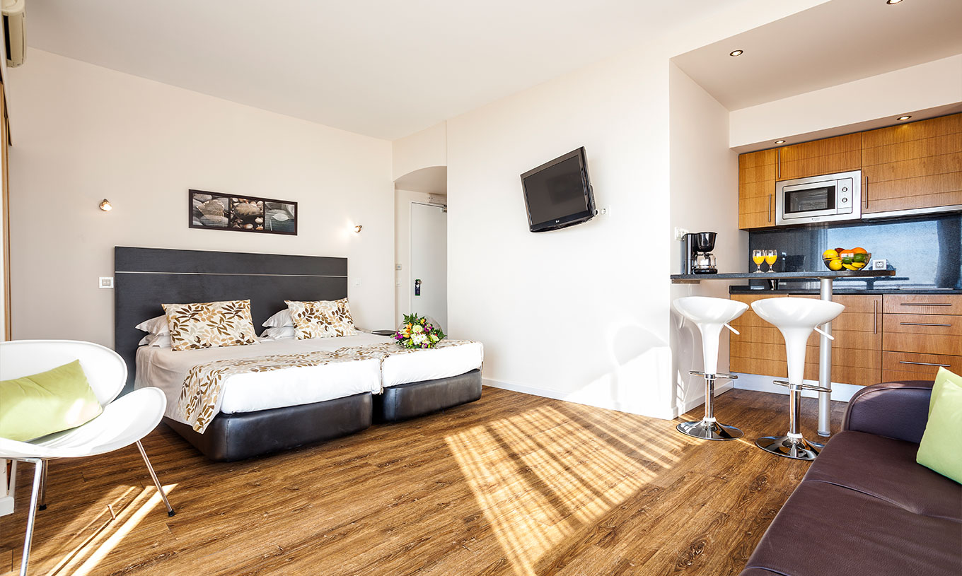 The Sea View Studio at Pestana Alvor Atlântico is a spacious apartment with a TV and kitchenette