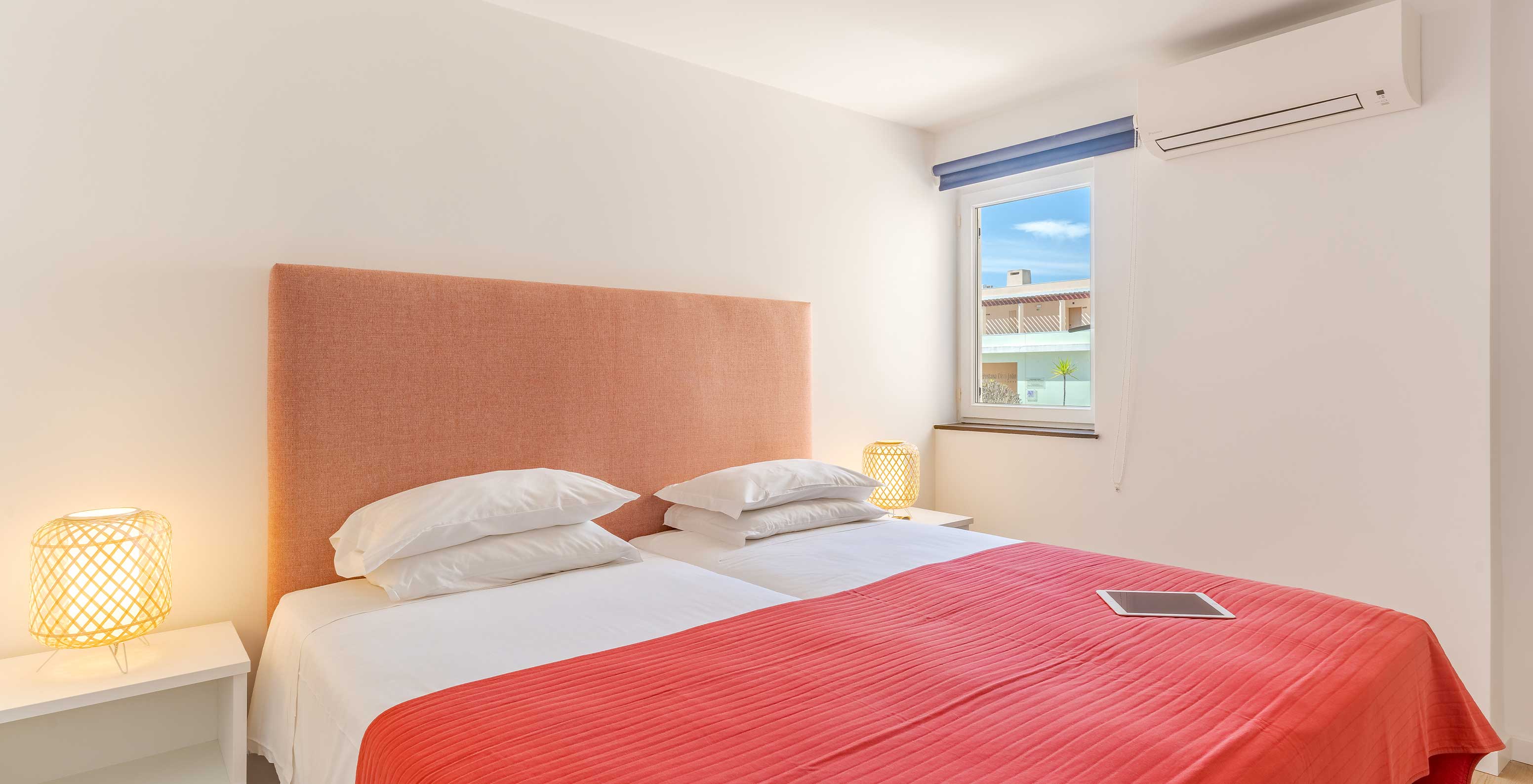 The 1 Bedroom Garden View Villa at Pestana Alvor Beach Villas has two single beds and a window
