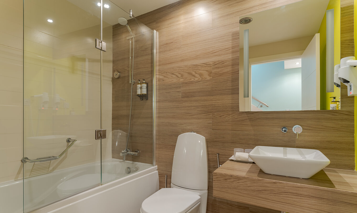 The Studio with Private Plunge Pool at Pestana Alvor Praia has a bathroom with a toilet, bathtub, and sink