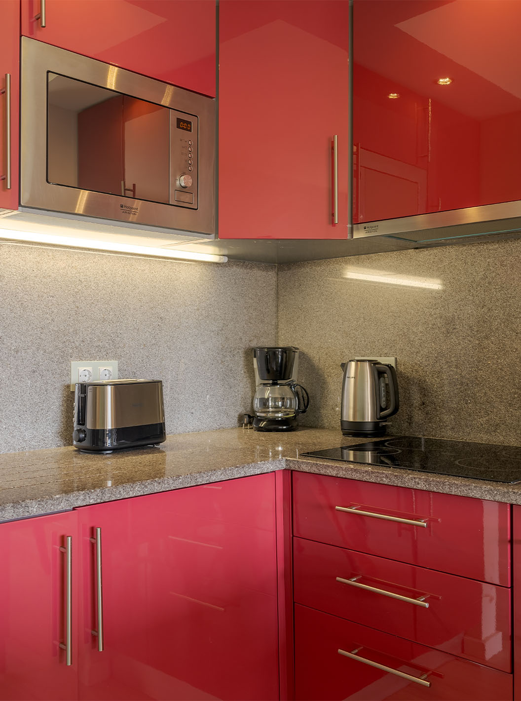 The Garden View Suite T1 at Pestana Alvor Praia has a kitchen with a stove, microwave, kettle, and toaster