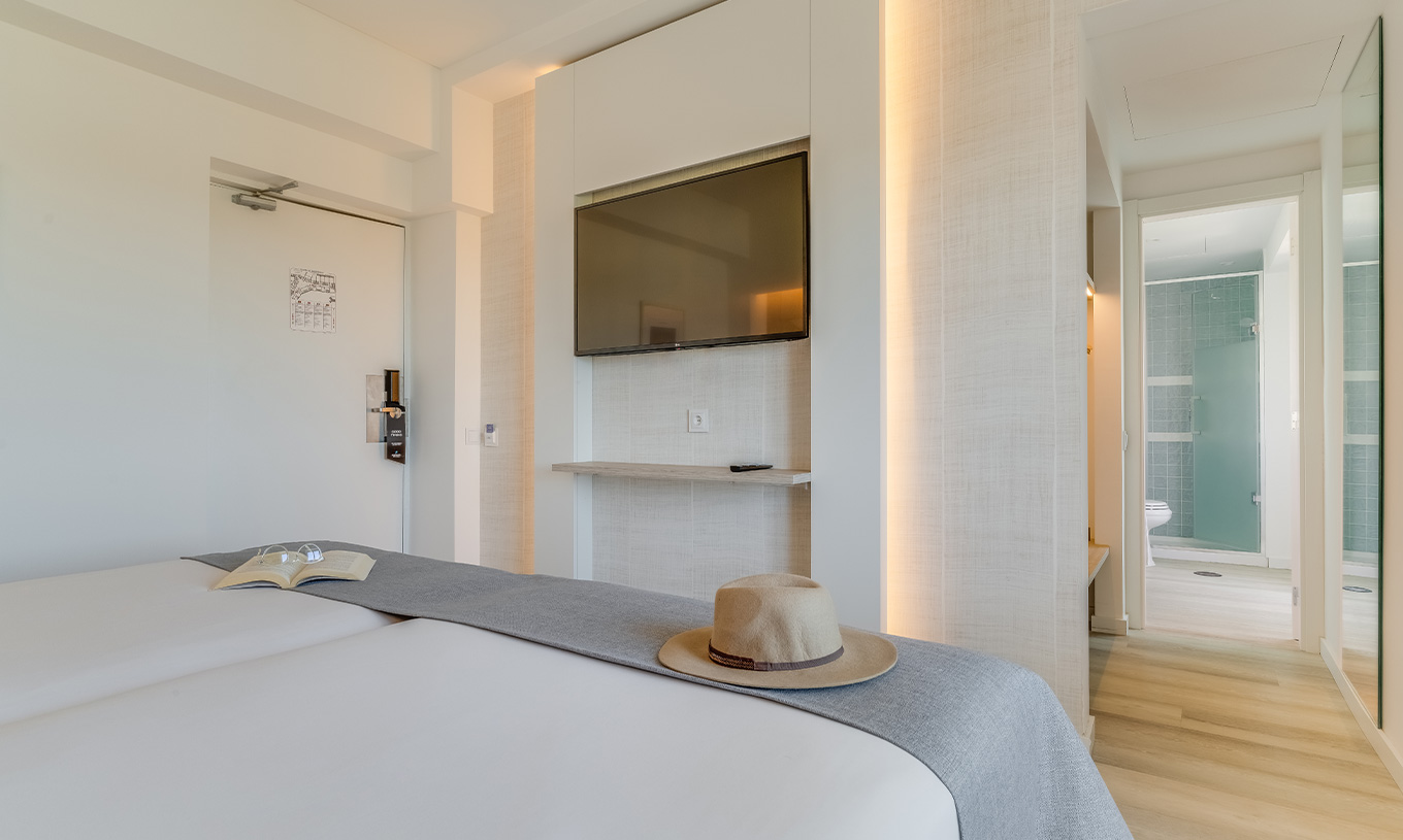 The Classic Garden View Room at Pestana Blue Alvor Beach has two single beds and a TV in front of the bed