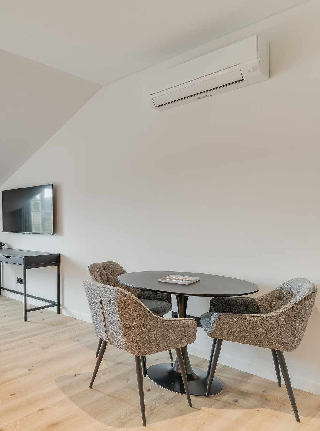 The Family - Clubhouse of Pestana Sintra Golf has two beds, a table with chairs, television, air conditioning, and a window