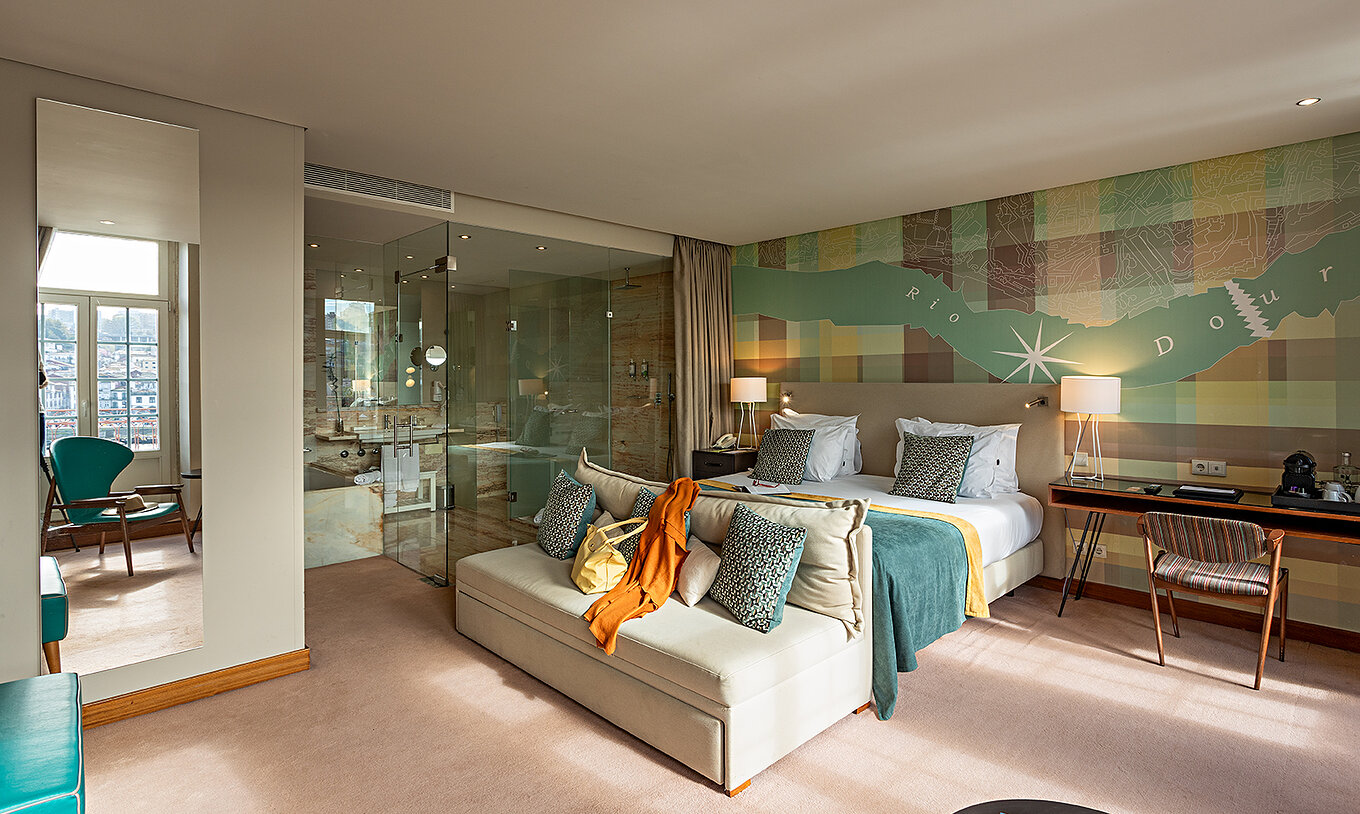 The Vintage Grand View Balcony at Pestana Vintage Porto has a double bed, a sofa, a desk and a mirror
