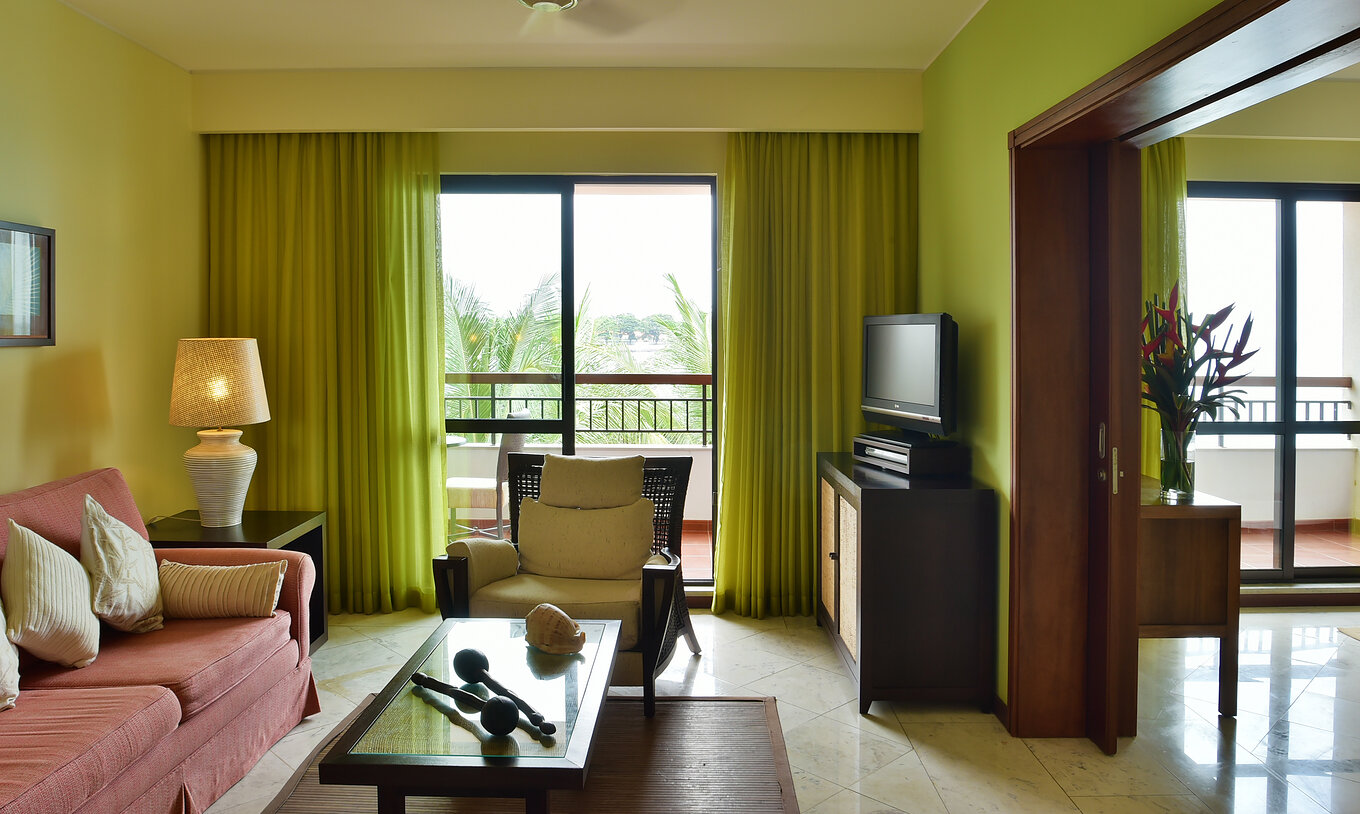 The Central Suite of Pestana São Tomé has a large balcony that goes from the bedroom to the living room with sea view