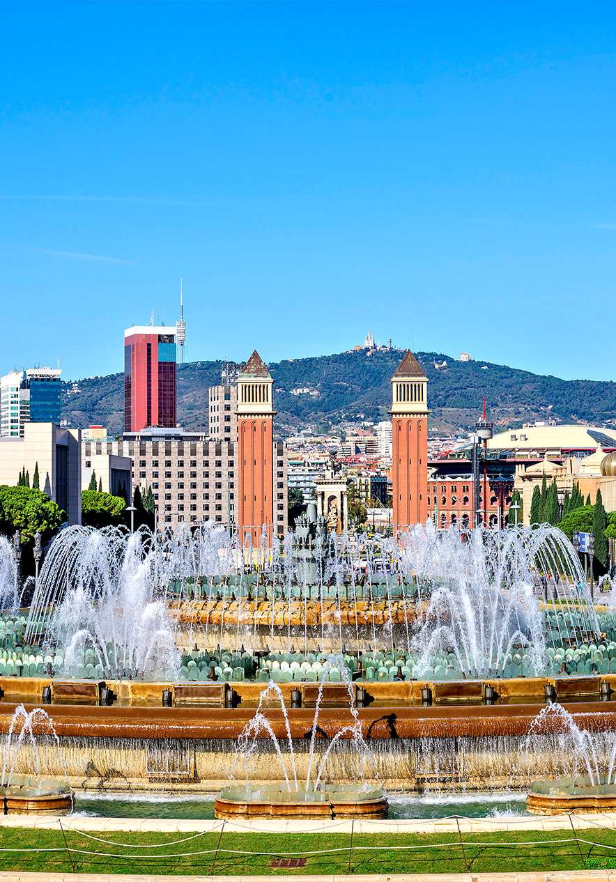 Magic Fountain near Pestana Arena Barcelona, Hotel em Barcelona with cascading jets before Montjuïc