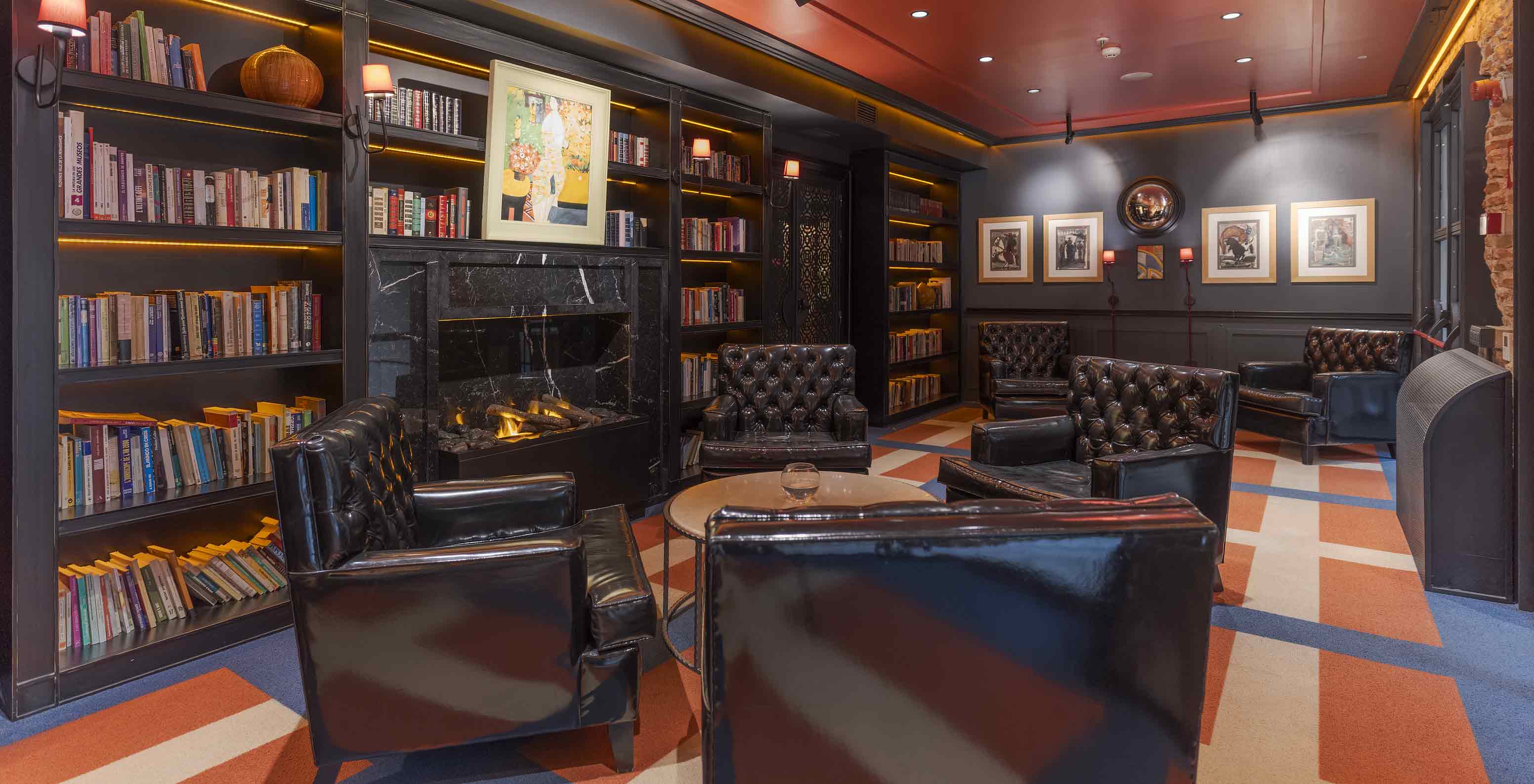 Pestana Collection Plaza Mayor Hotel in the Historic Center of Madrid, library lounge with leather chairs