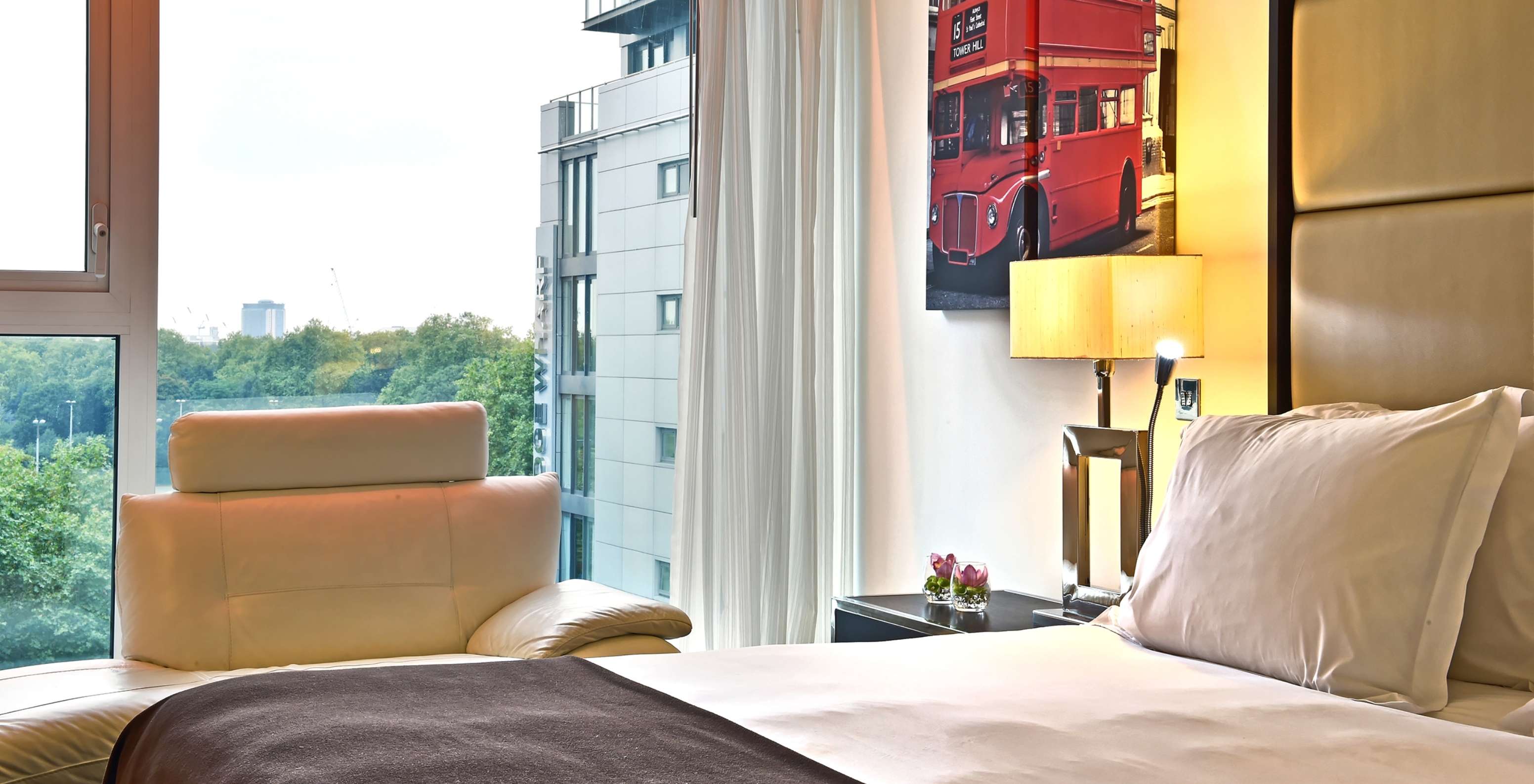 The Premium Twin at Pestana Chelsea has a double bed and a view of Battersea Park