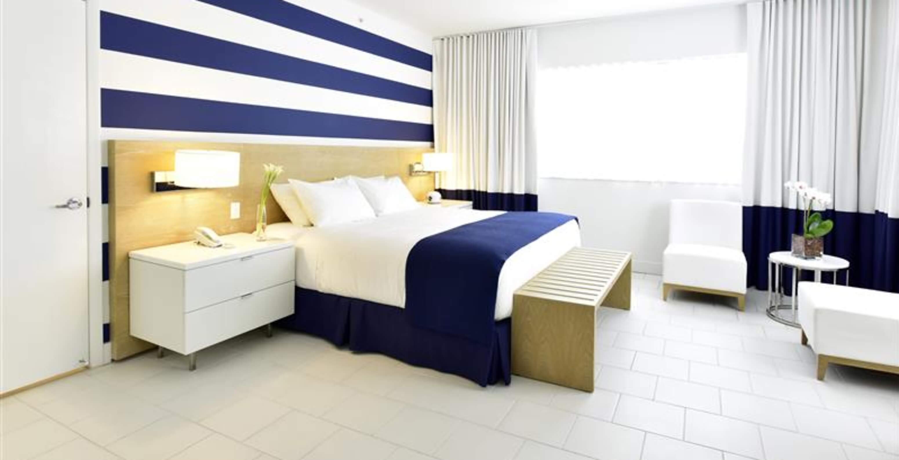 The Superior King – ADA at Pestana Miami is modern with blue details