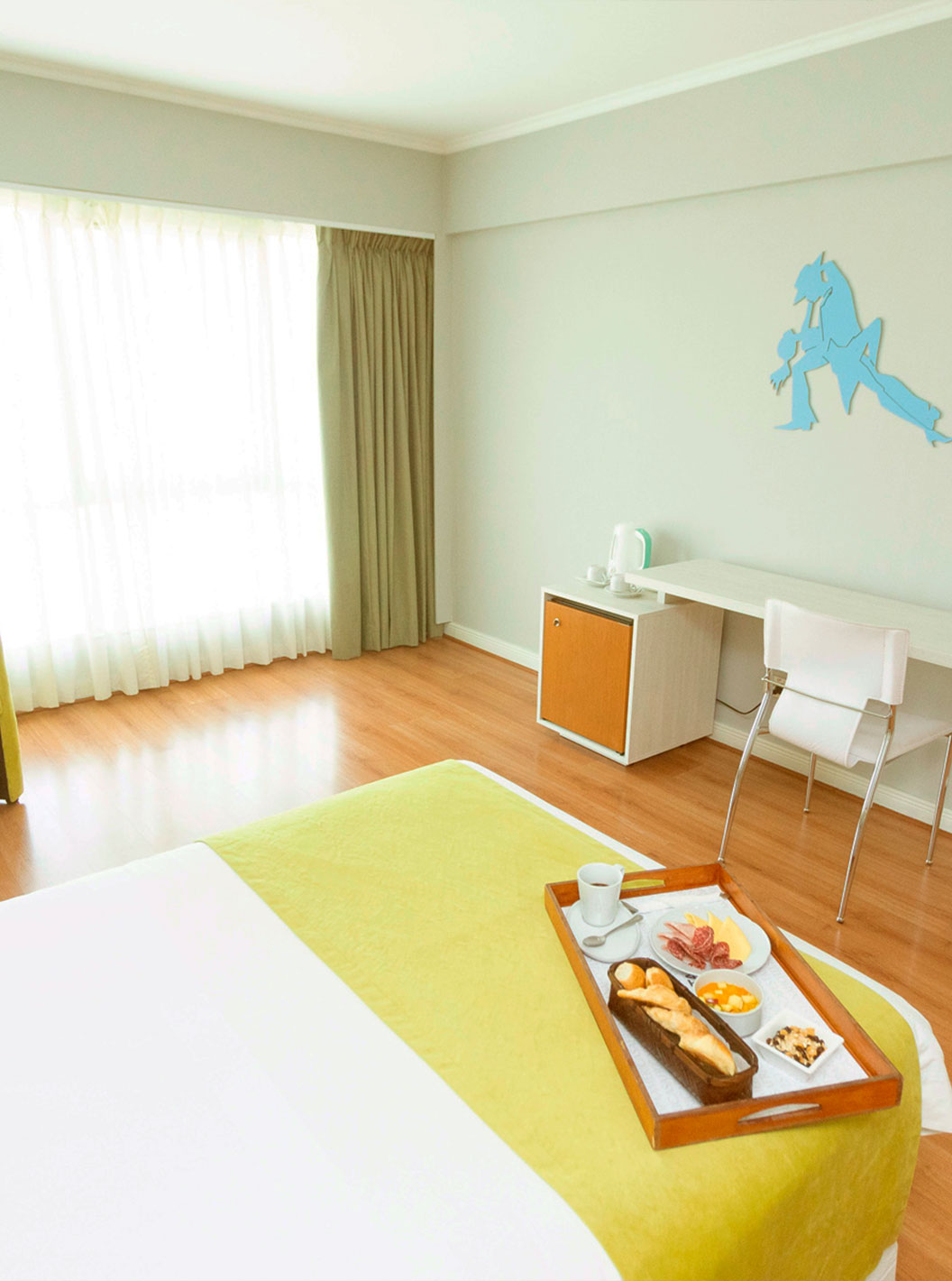 The Queen Executive Room at Pestana Buenos Aires has a chair, a desk, and decorative elements