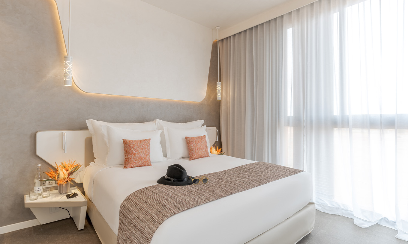 The CR7 Junior Suite Avenue at Pestana CR7 Marrakech has a window, a double bed with two nightstands, and wall light