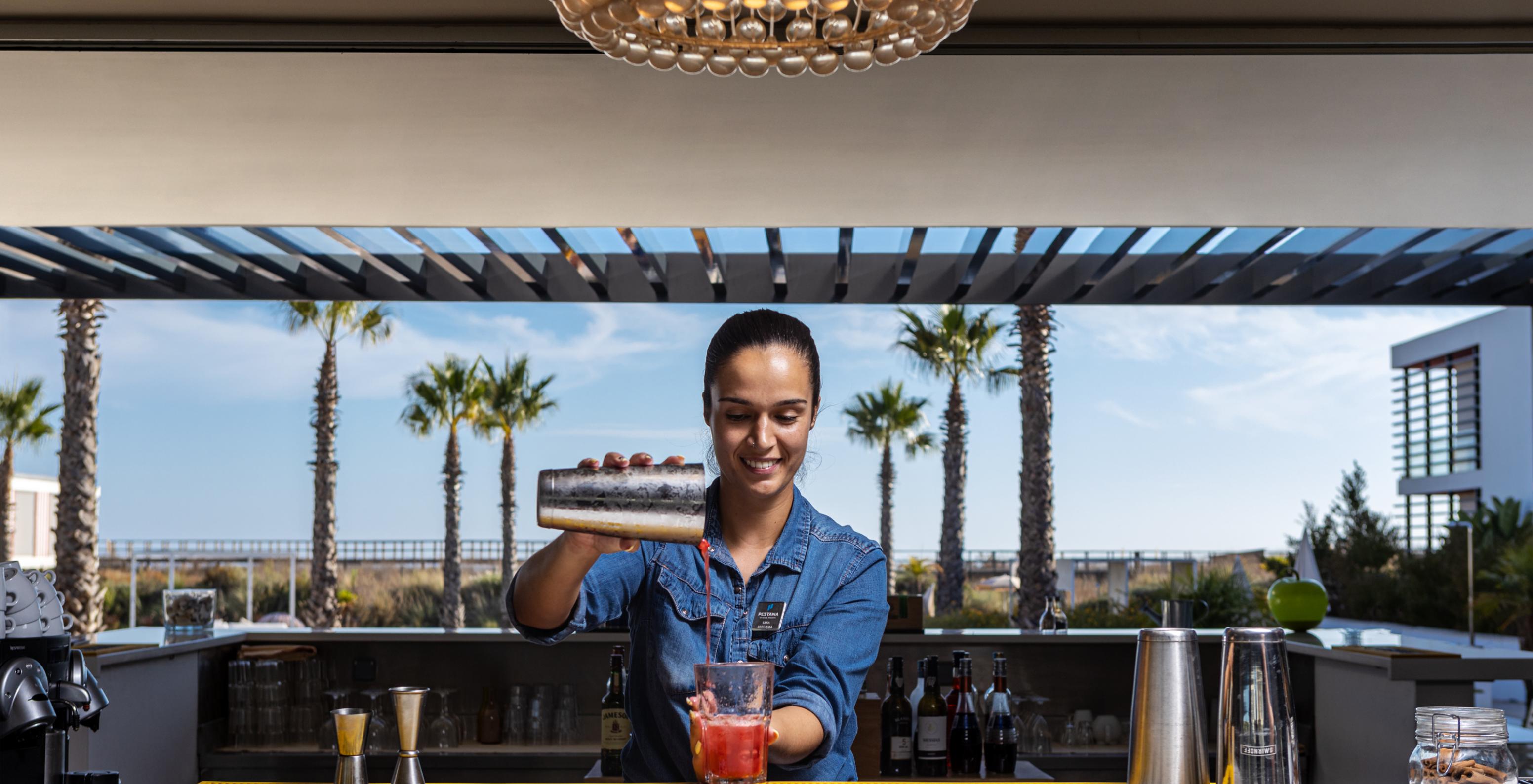 The Sunset Bar, with a relaxed atmosphere, is the perfect place to savor creative and delicious cocktails