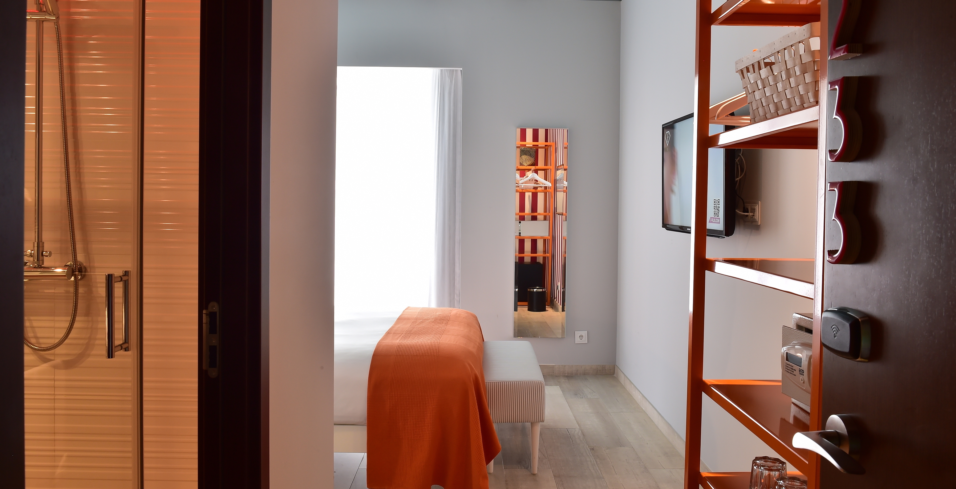 The Deluxe - Exclusive Website of Pestana Alvor South Beach has a small open wardrobe with hangers and shelves