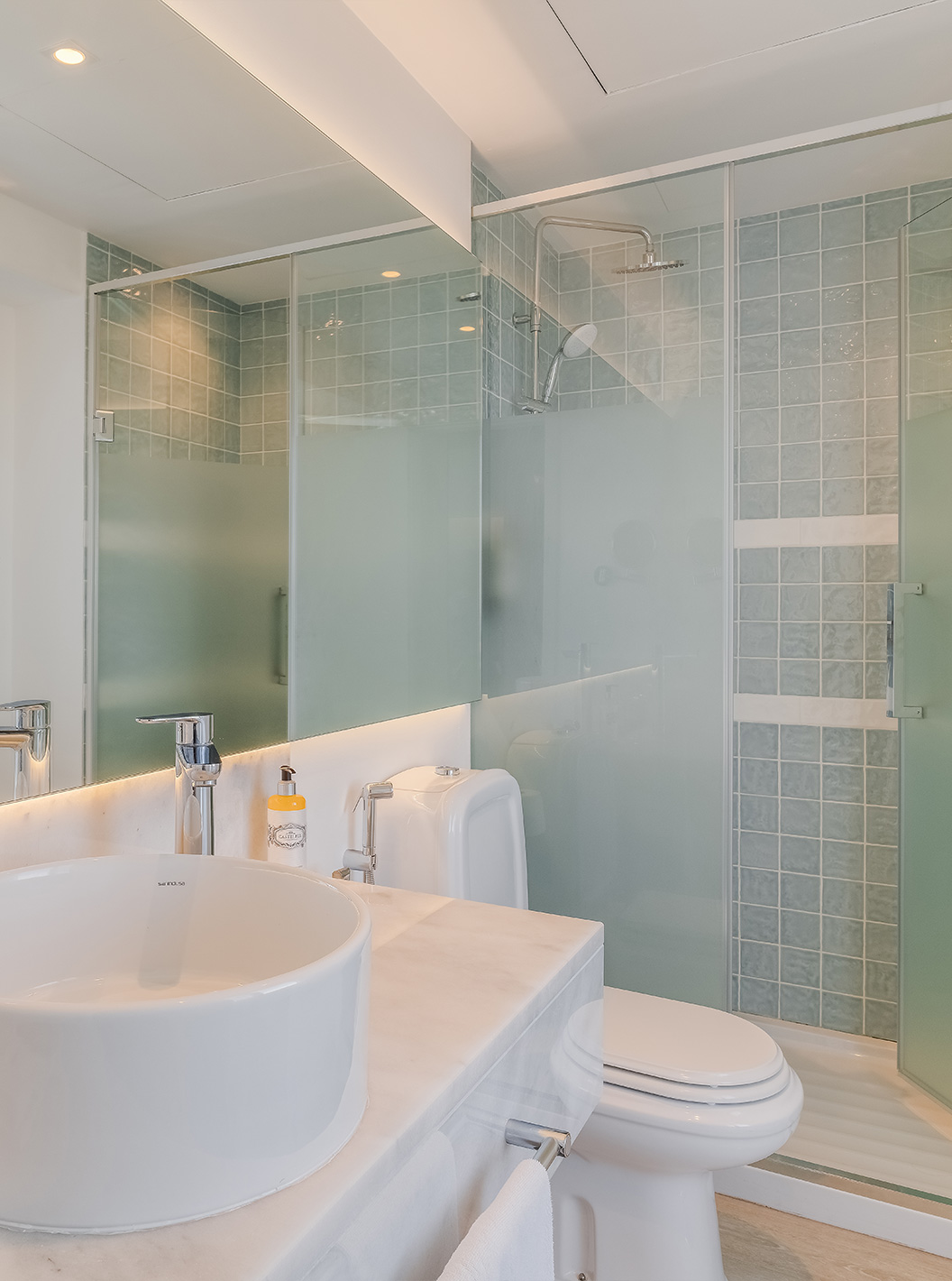 The Classic Garden View Room at Pestana Blue Alvor Beach has a bathroom with a sink, mirror, toilet, and shower