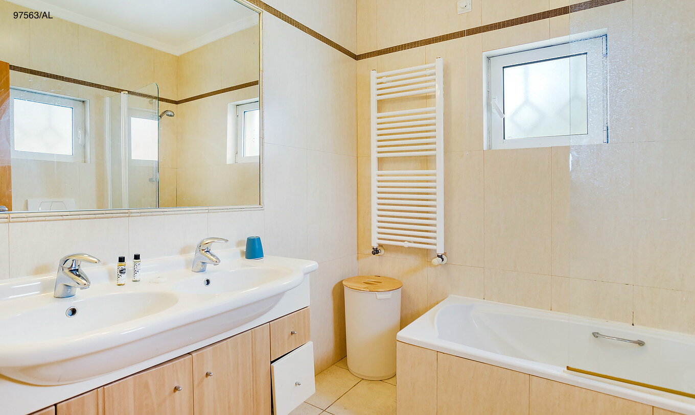 The Pestana Carvoeiro Golf T3 Superior Apartment has a bathroom with two sinks, a bathtub, and a mirror
