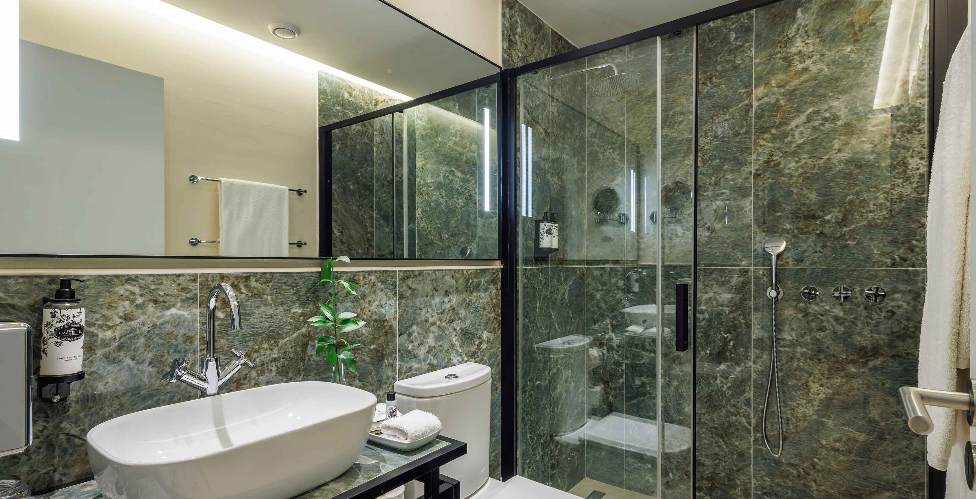 The Family Garden View at Pestana Vila Sol - Vilamoura has a green marble bathroom with toilet, sink and shower