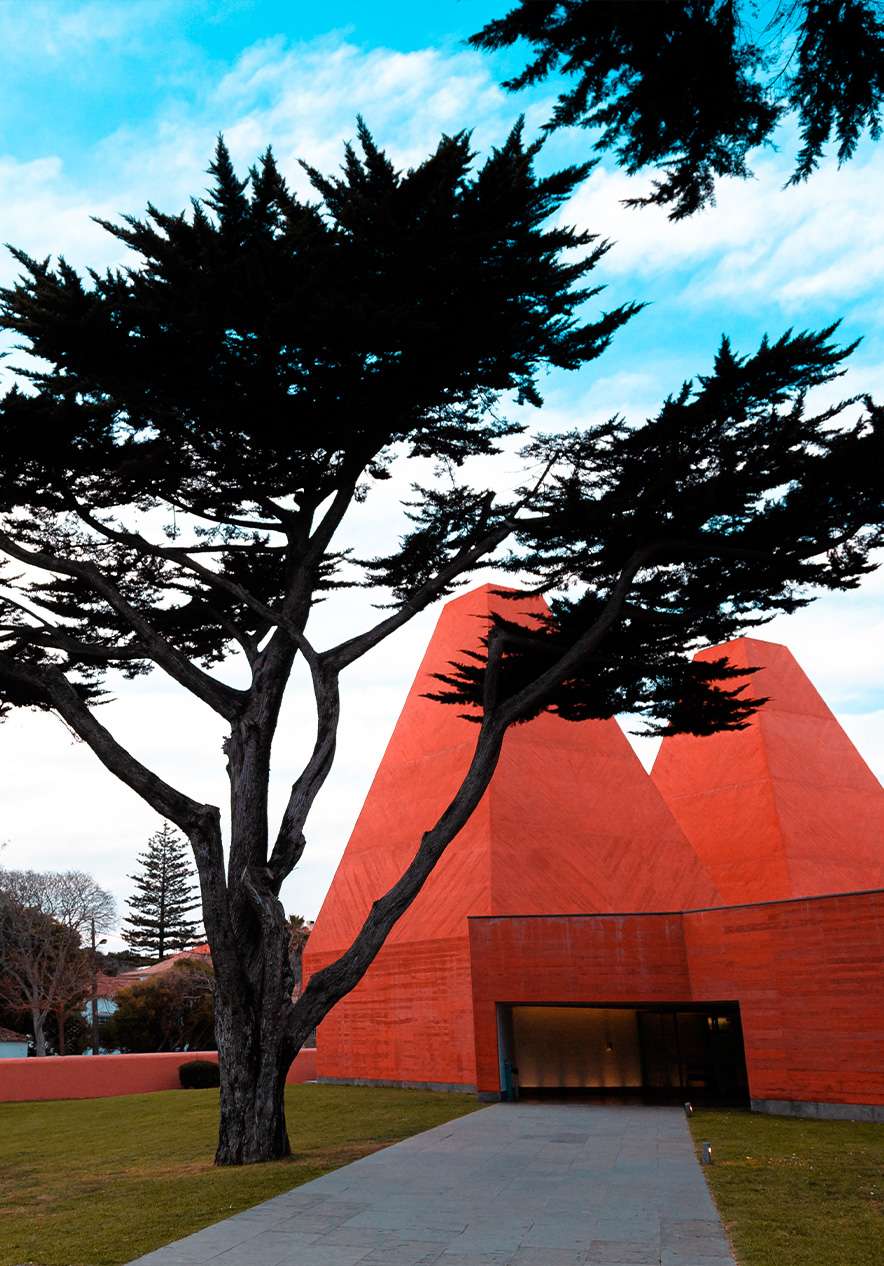Casa das Historias museum near Pestana Cidadela Cascais, Hotel 5 Estrelas em Cascais with red towers