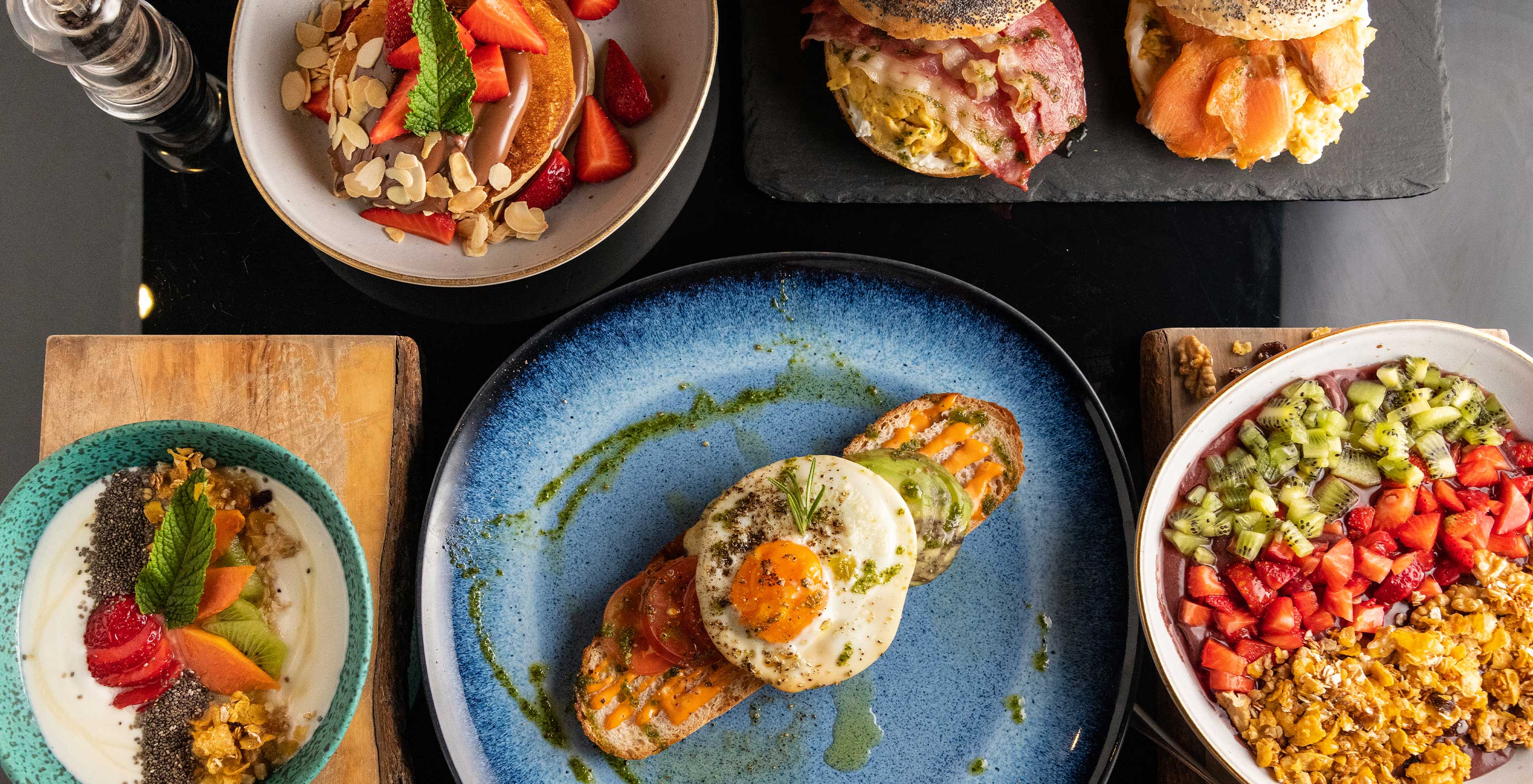 The Corner restaurant in the historic center of Lisbon offers brunch with toasts, pancakes, or yogurt