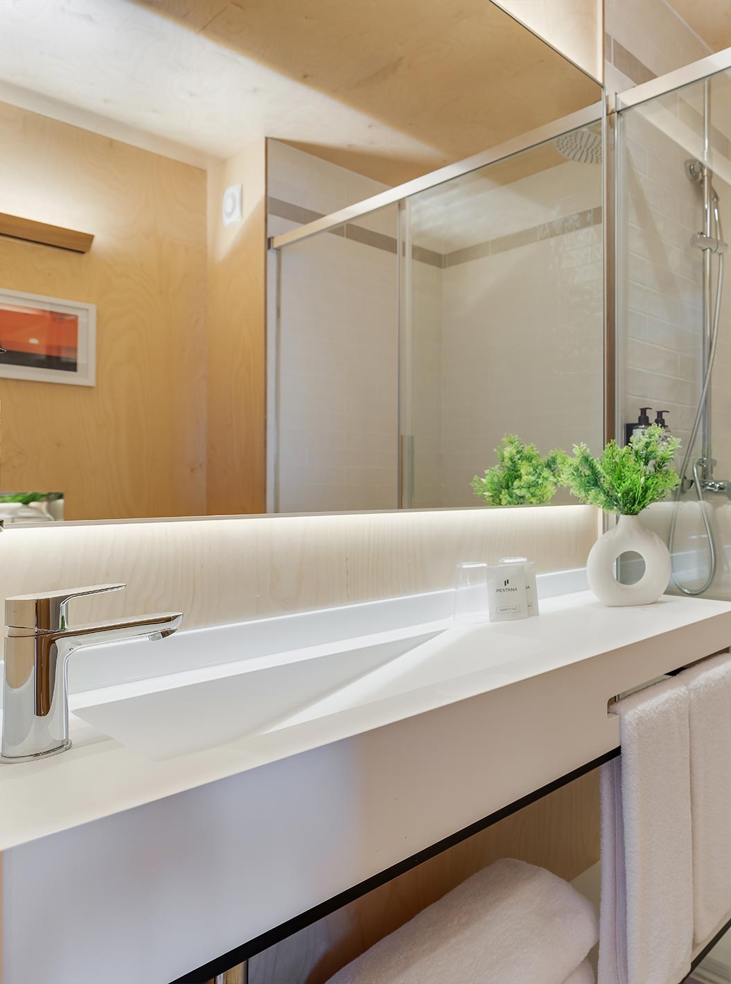 Superior Family Eco Resort at Pestana Dunas Porto Santo ALL INCLUSIVE featuring bright bathroom with glass shower
