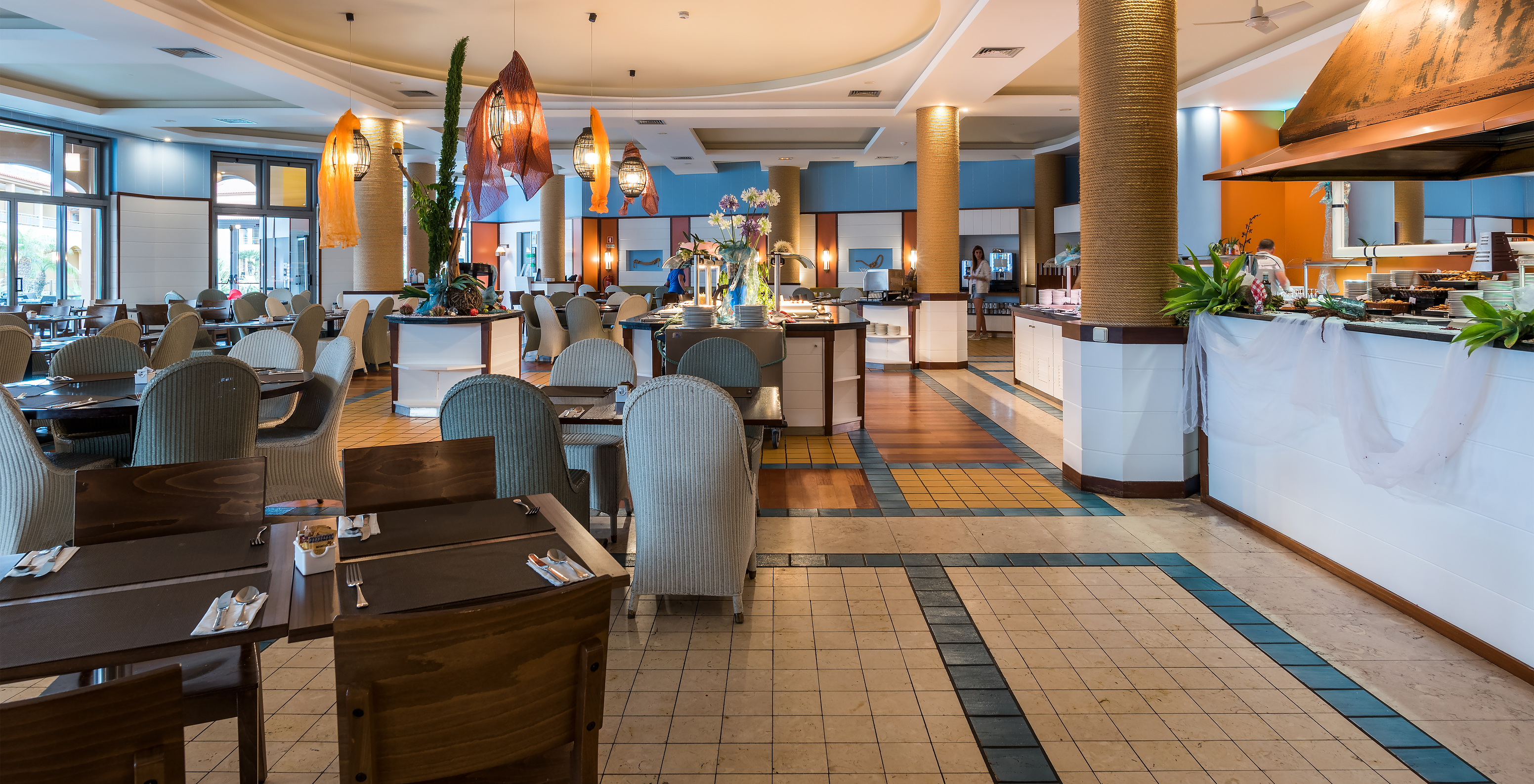 Restaurant of all-inclusive hotel with spa in Porto Santo, with buffet option and several tables for clients