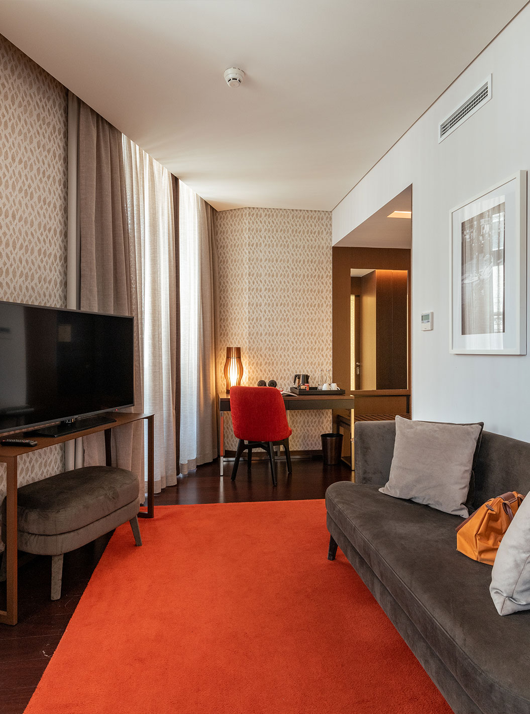 Suite A Brasileira at Pestana Porto - A Brasileira with sofa seating, television and work desk area
