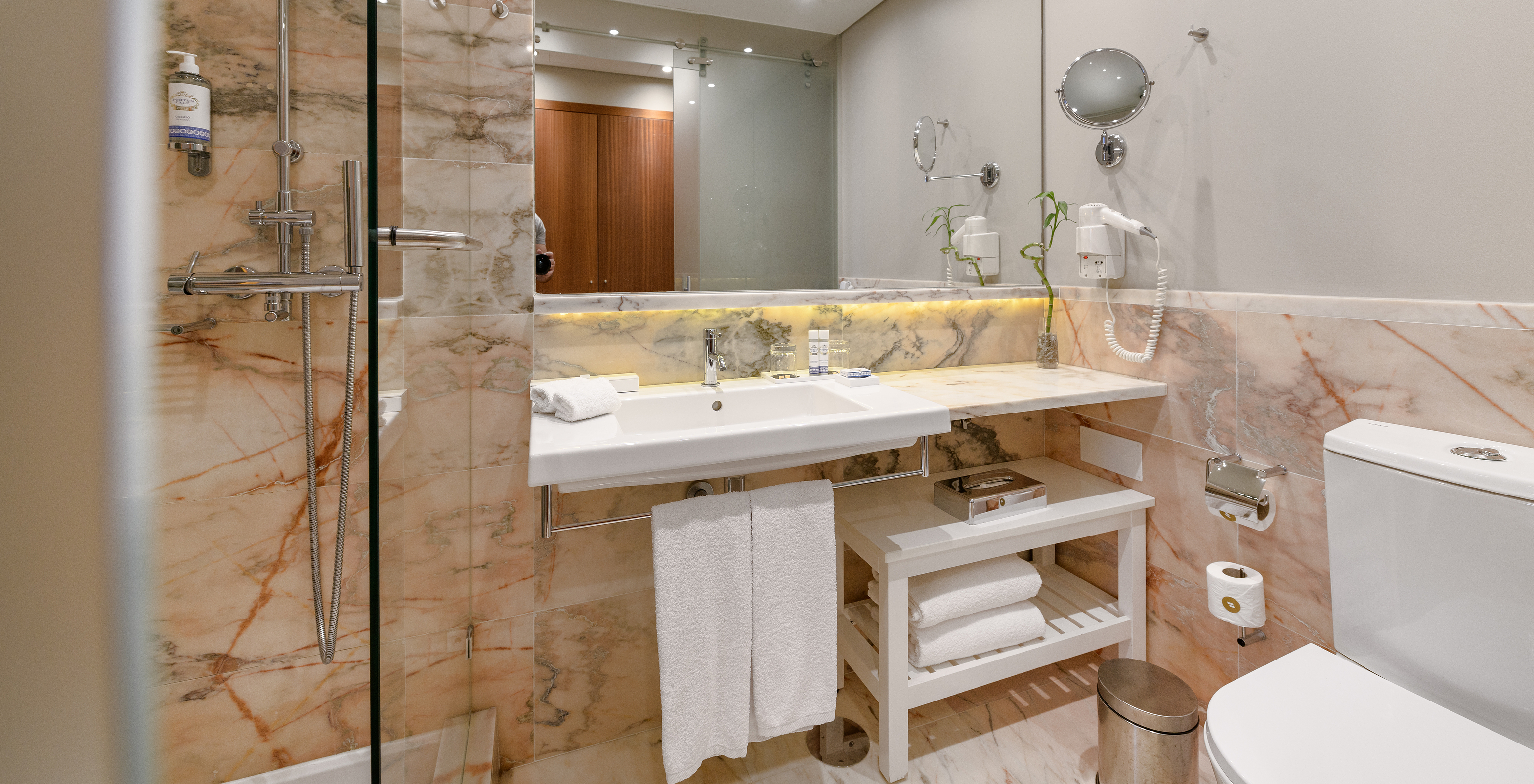 The Vintage River View room at Pestana Vintage Porto has a bathroom with large mirror, sink, toilet and shower