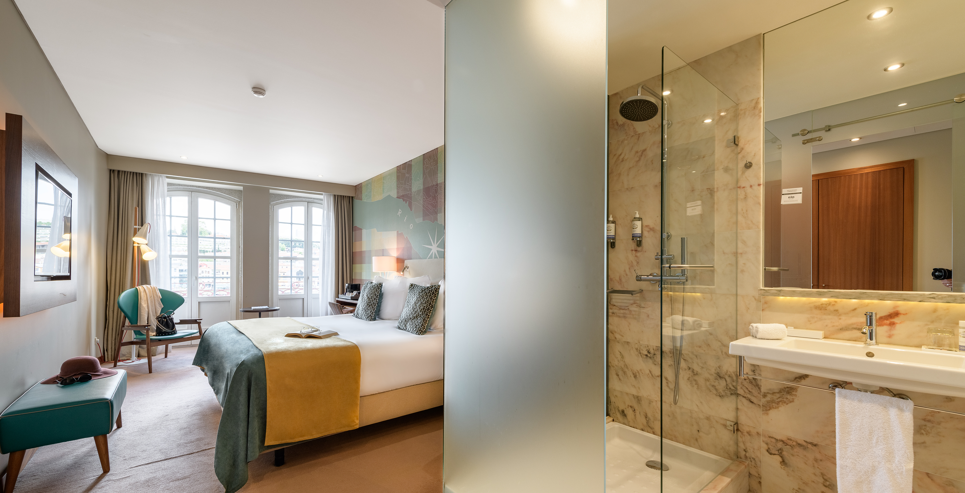 The Vintage River View room at Pestana Vintage Porto has a bathroom with view of the room with a double bed