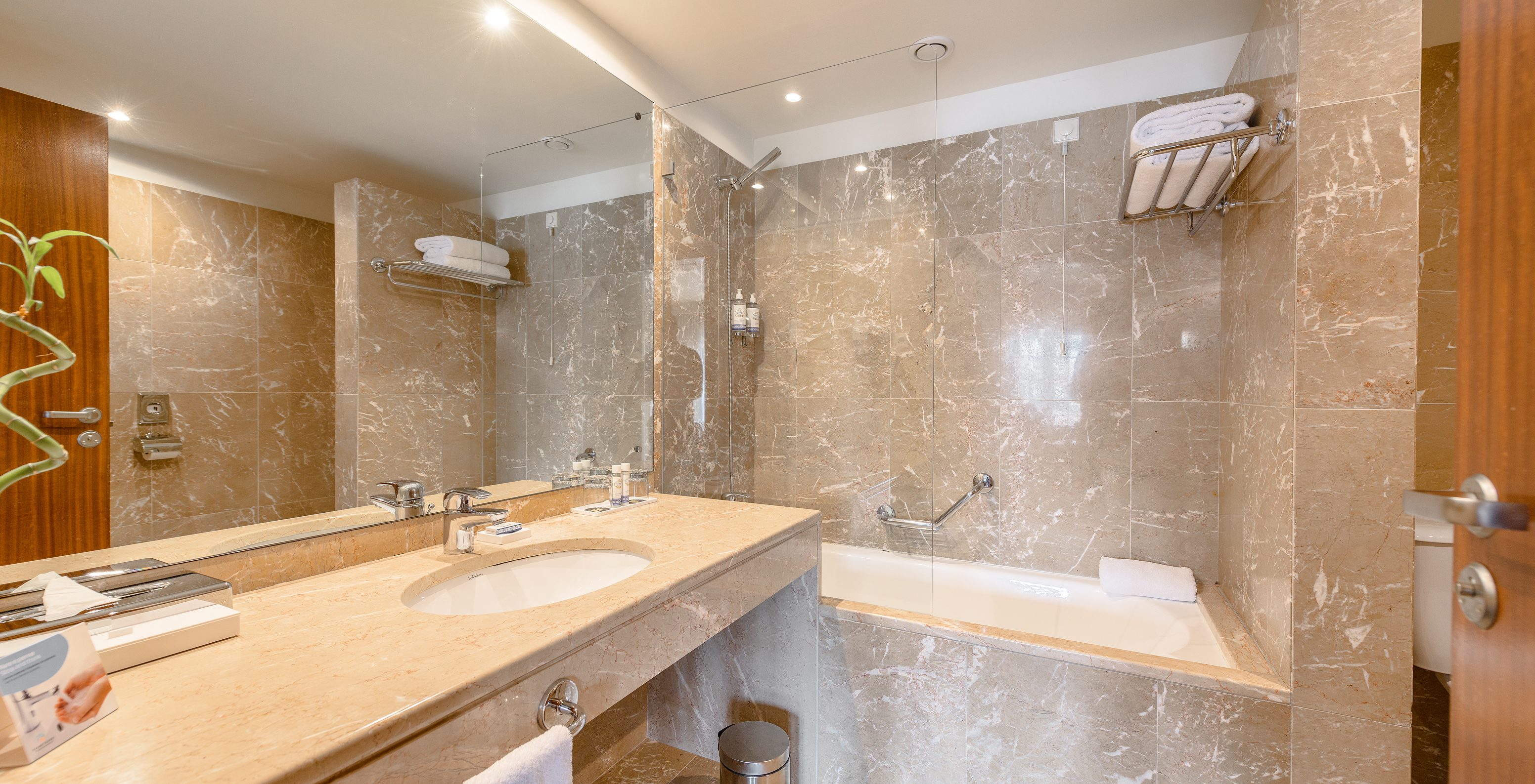 The Grand View Suite at Pestana Vintage Porto has a bathroom with bathtub with shower, sink and a large mirror