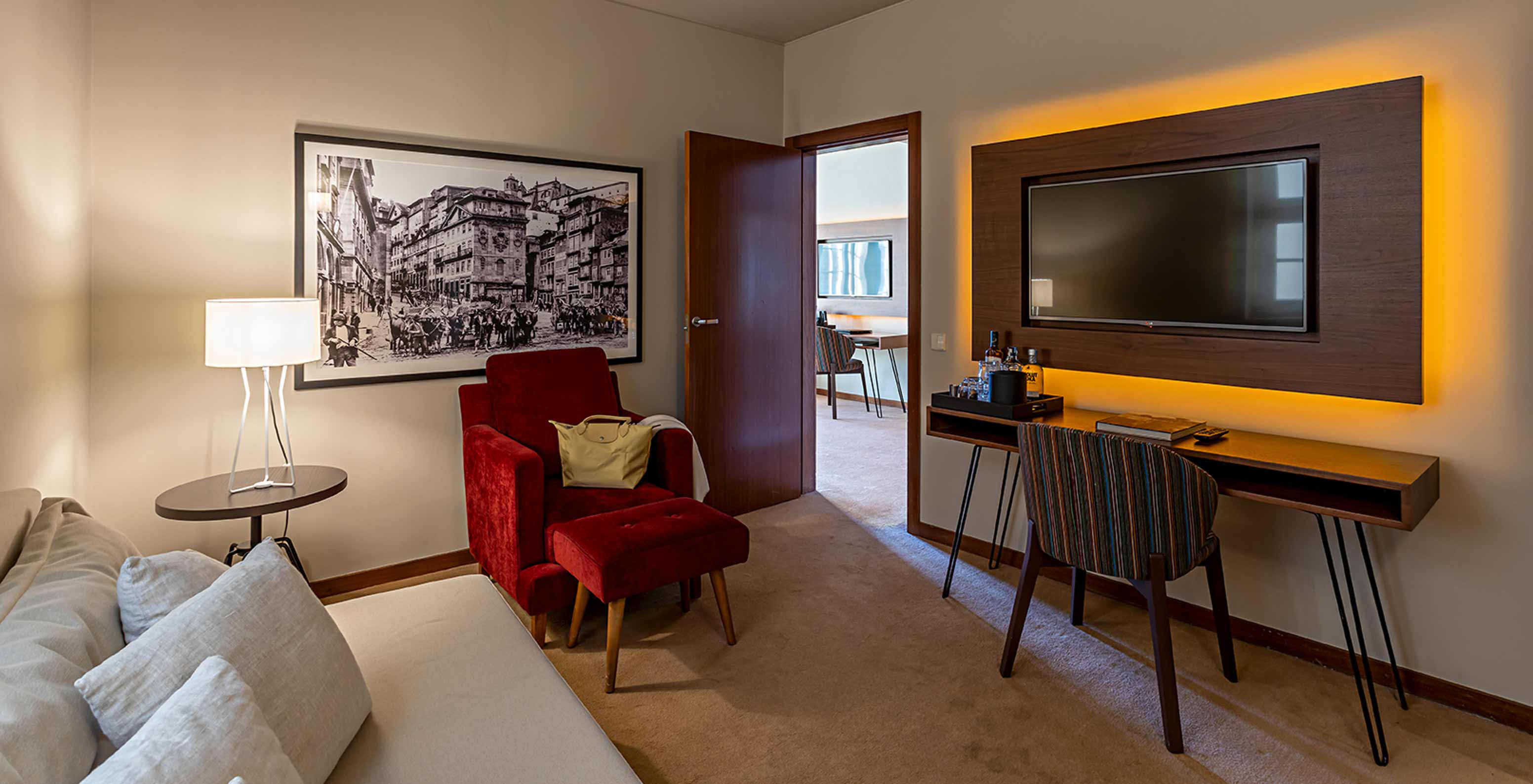 The Suite Grand View at Pestana Vintage Porto has an office with a desk, a sofa and a television