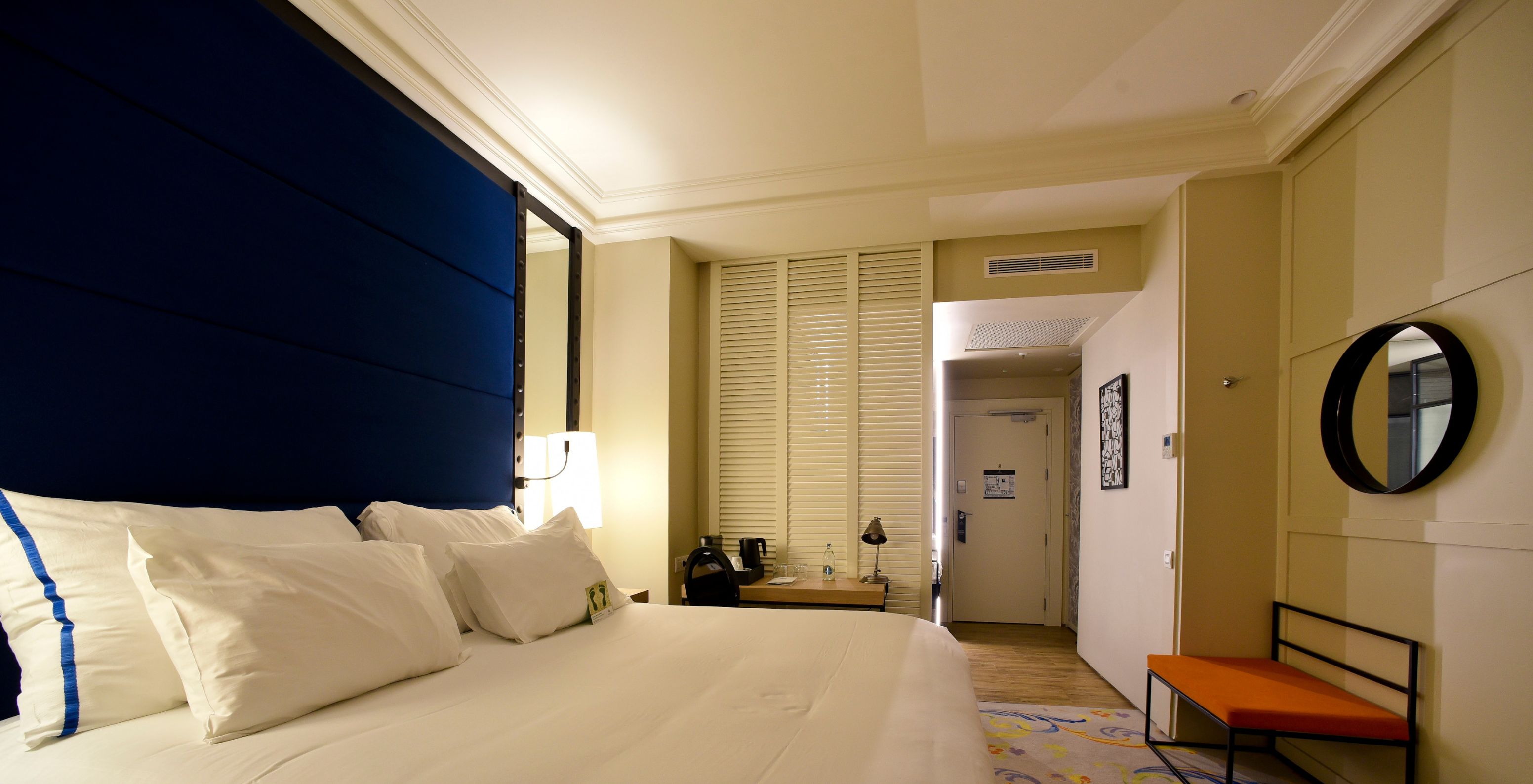 The Superior Plus Room at Pestana Plaza Mayor Madrid has a double bed with a lamp and a rug.