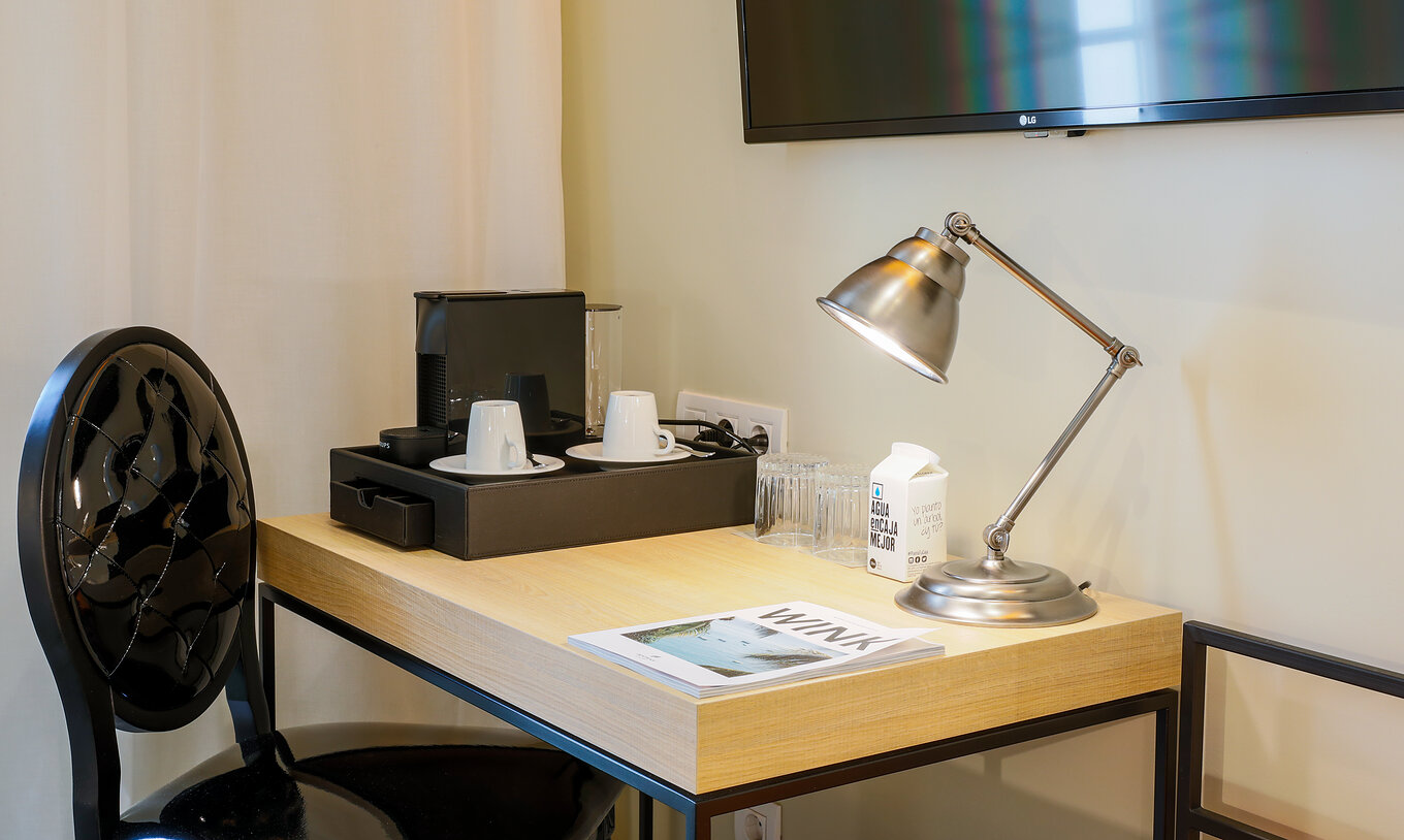 The Deluxe Plaza Mayor at Pestana Plaza Mayor Madrid has desk, chair, lamp, TV, coffee machine, cups