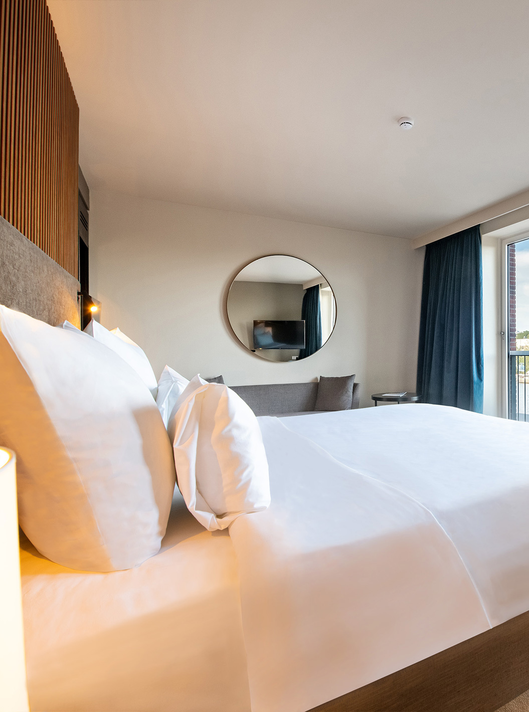 The Premium River View at Pestana Amsterdam Riverside has a comfy double bed, river view and large windows