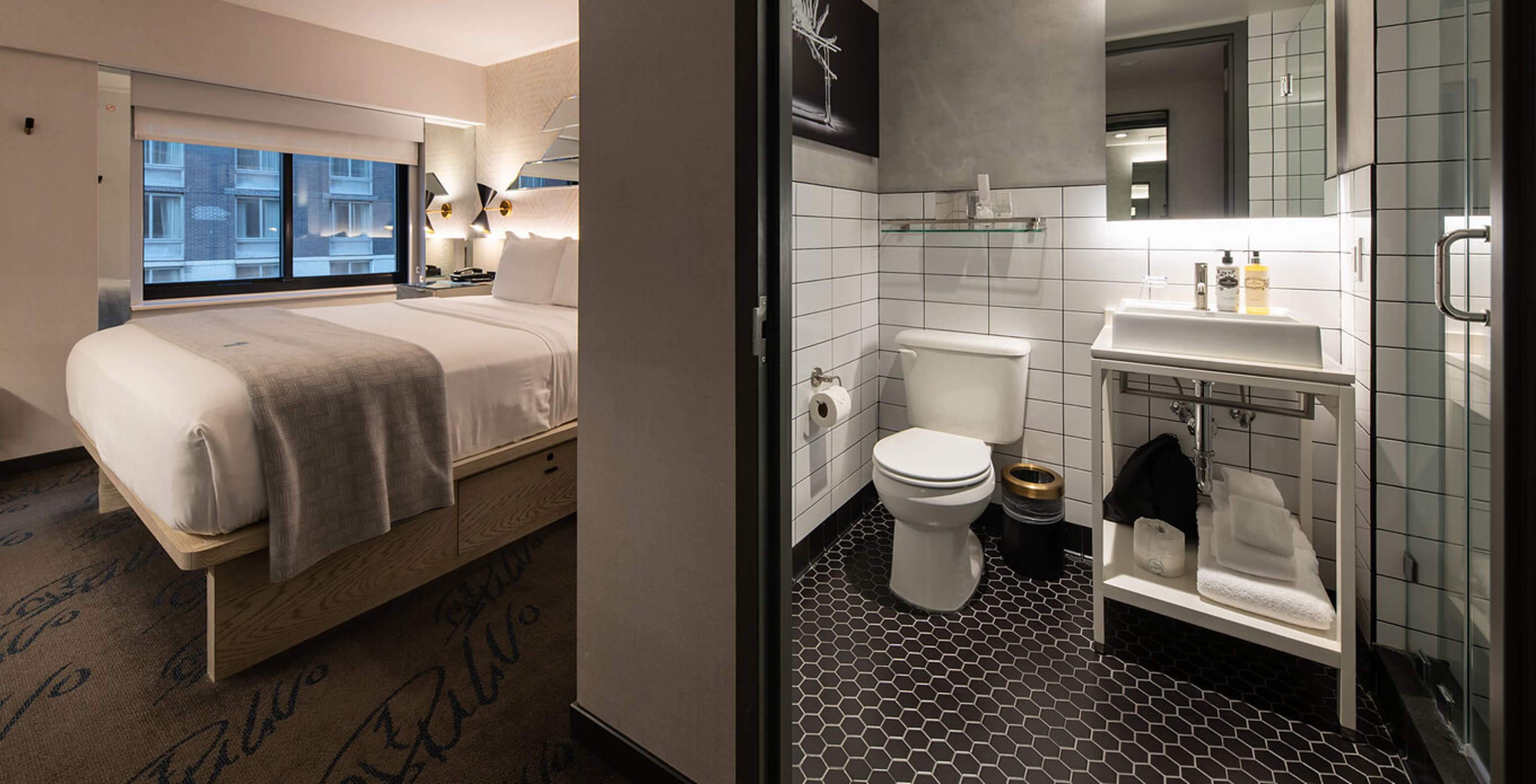 The Comfort Street View at Pestana CR7 Times Square has a bathroom, double bed, and a window